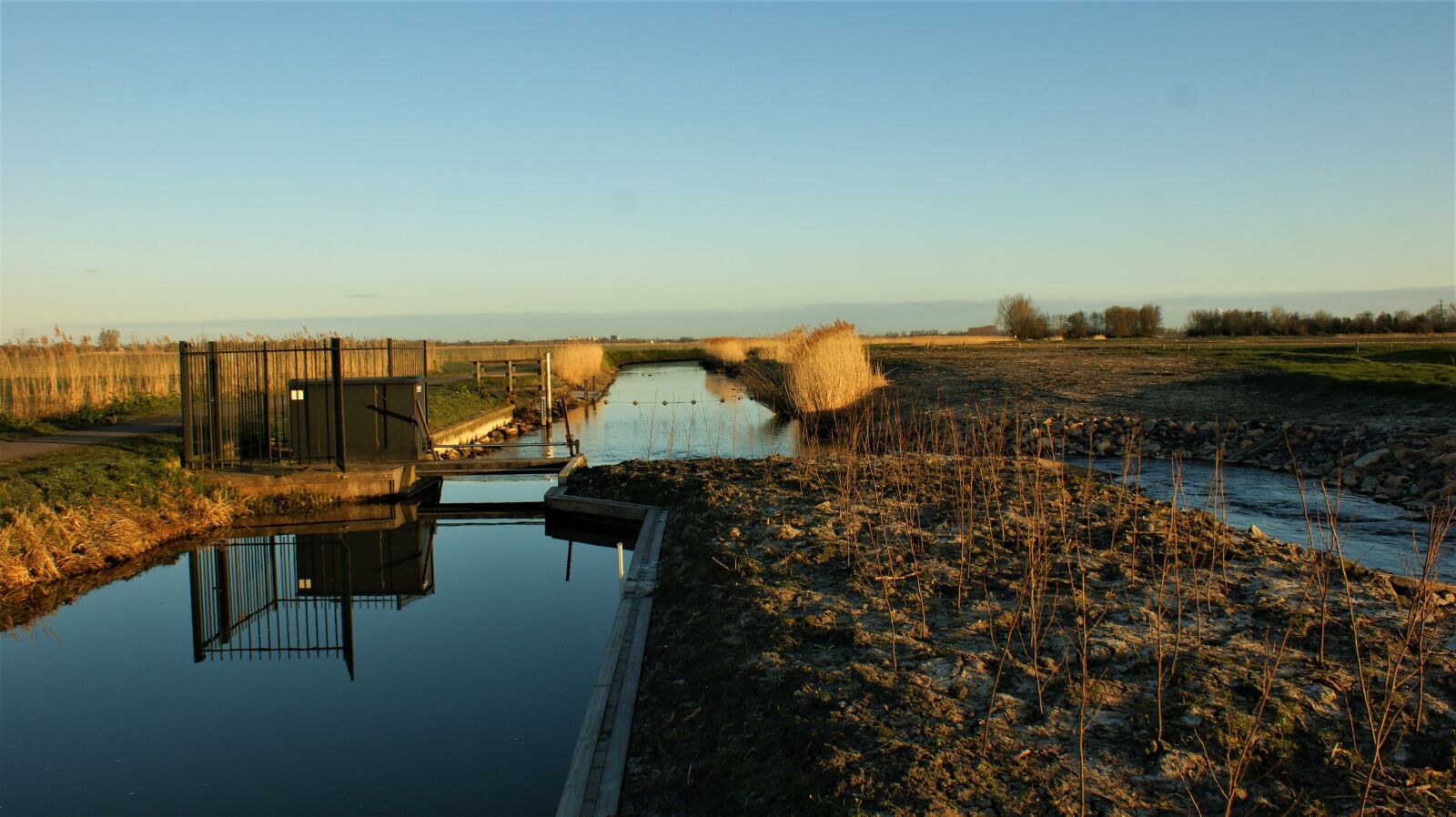 Sony Alpha DSLR-A350 sample photo. Landscape, outdoor, channel photography