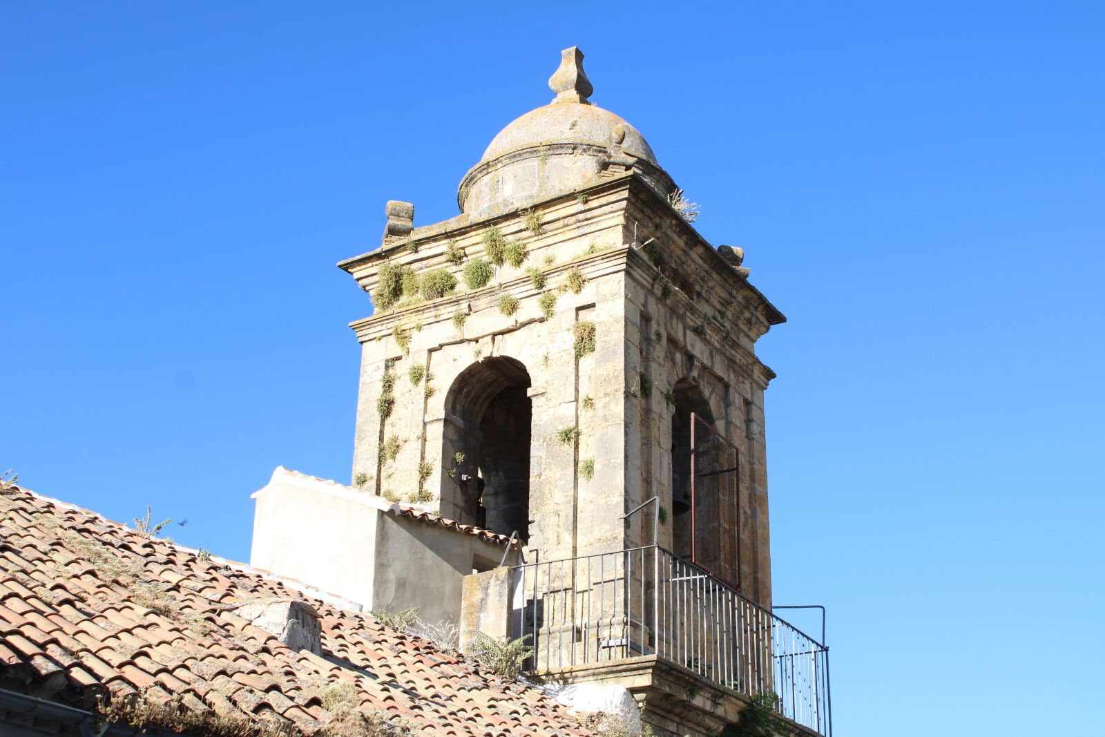 Canon EOS 2000D (EOS Rebel T7 / EOS Kiss X90 / EOS 1500D) sample photo. Tower, bell tower, martos photography