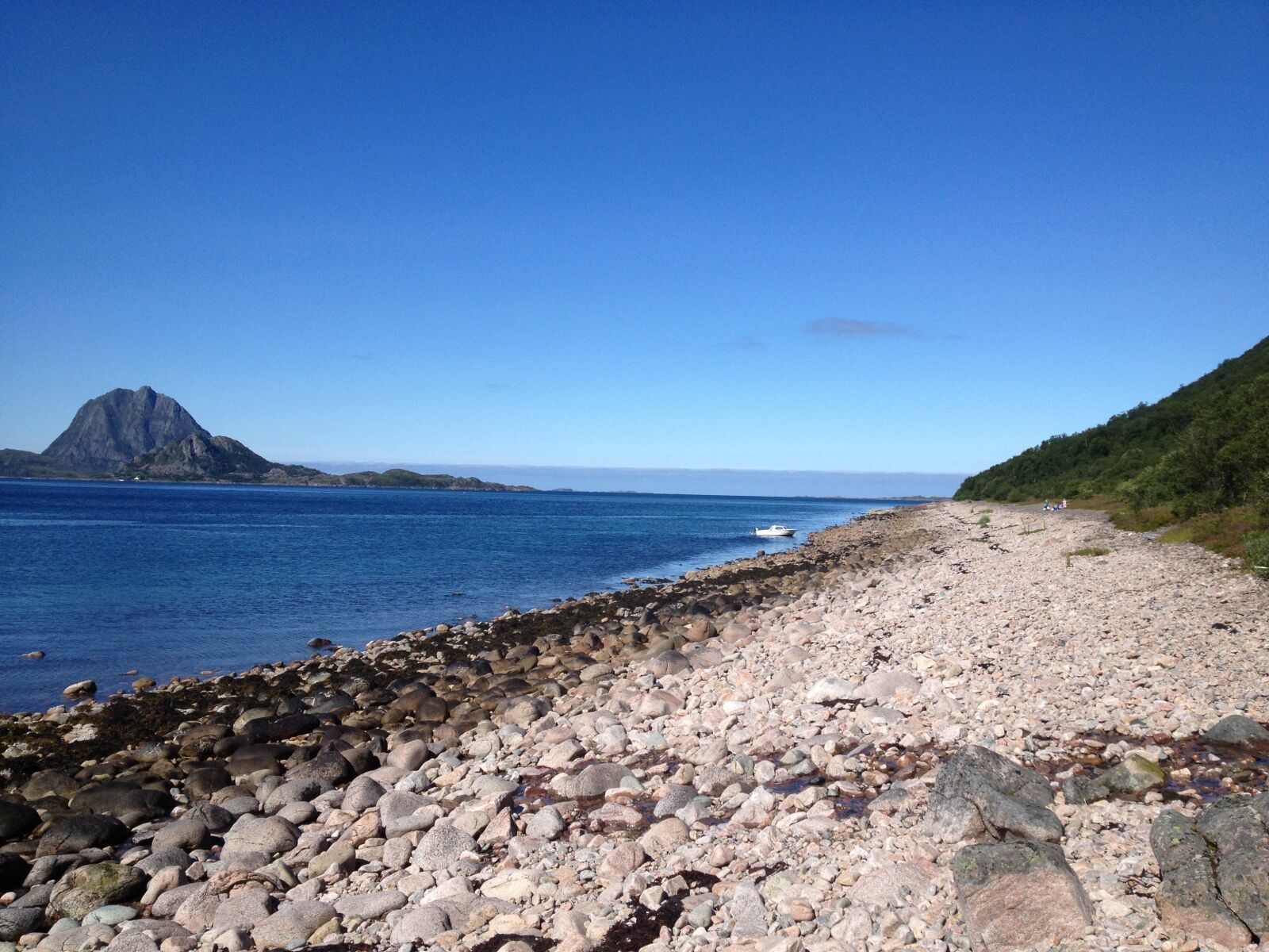Apple iPhone 4S sample photo. Beach, pebble, arctic photography