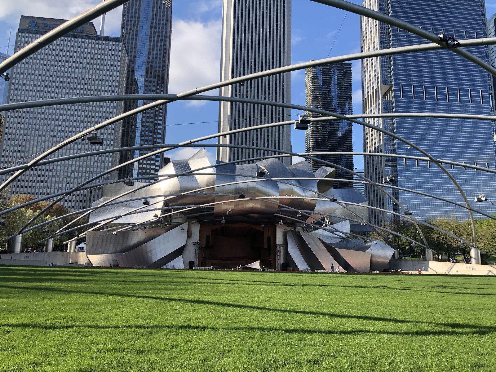 iPhone X back dual camera 4mm f/1.8 sample photo. Chicago, architecture, city photography
