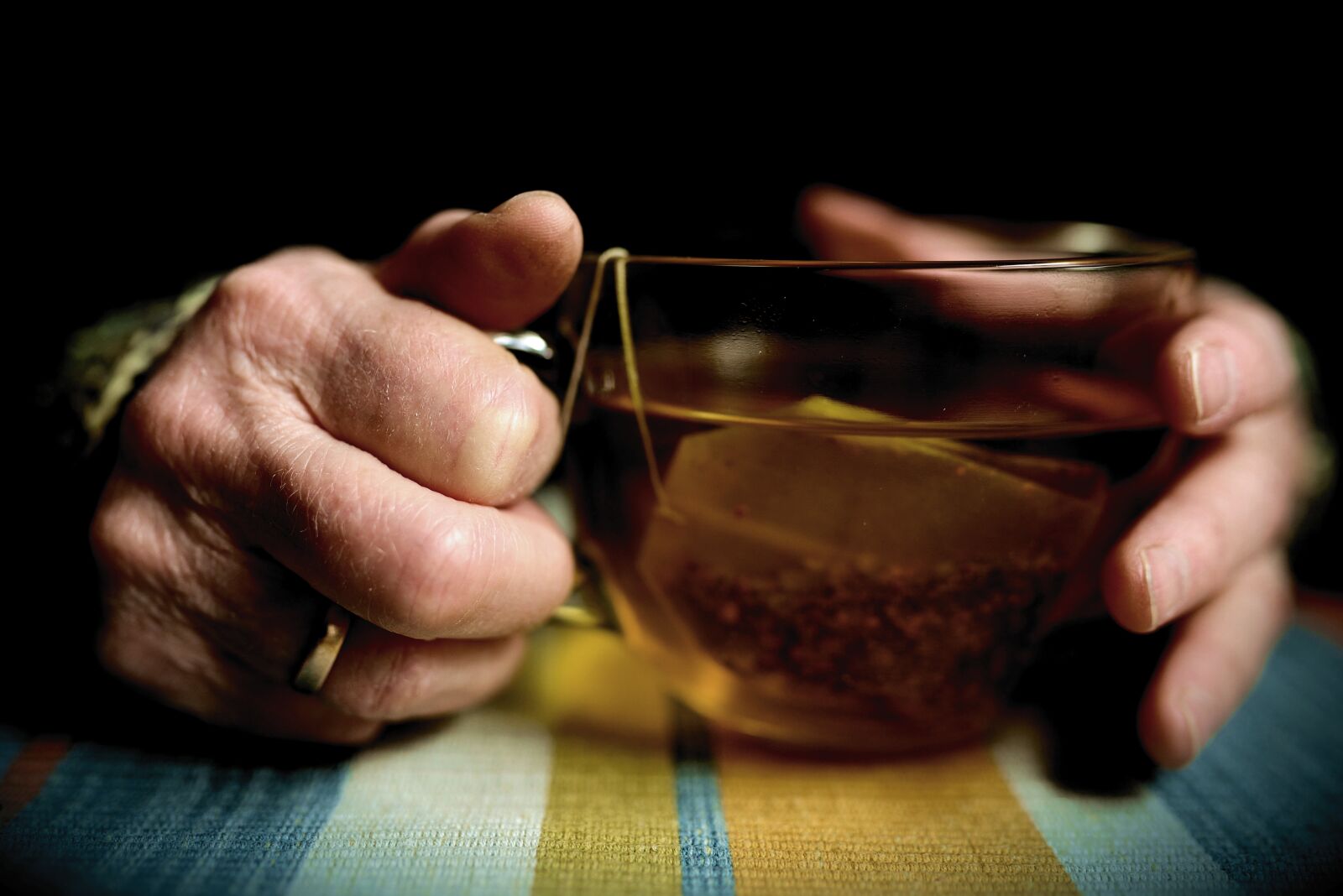 Nikon D610 sample photo. Hands, old hands, seniors photography