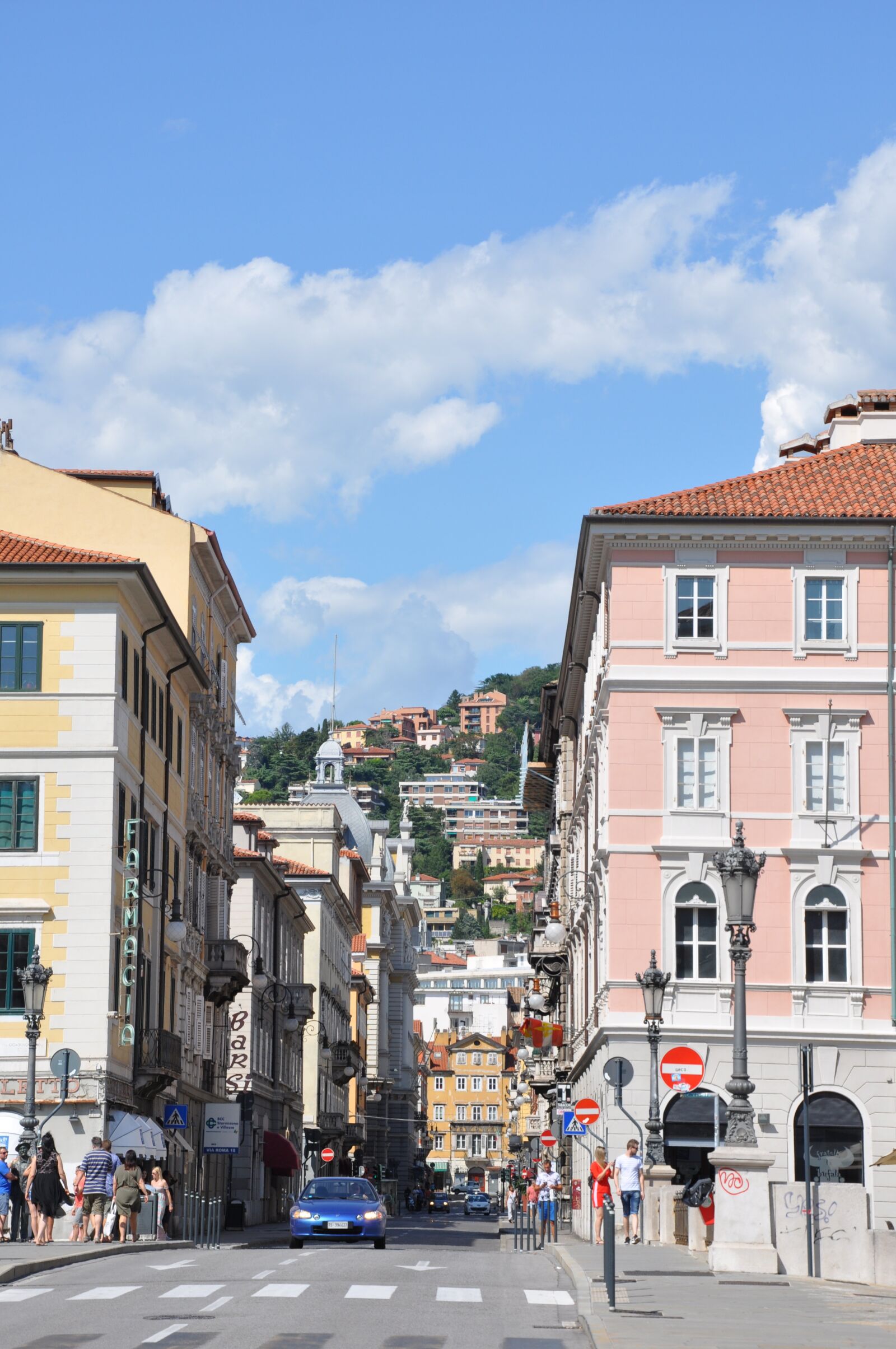 Nikon D90 sample photo. Trieste, via, strada photography