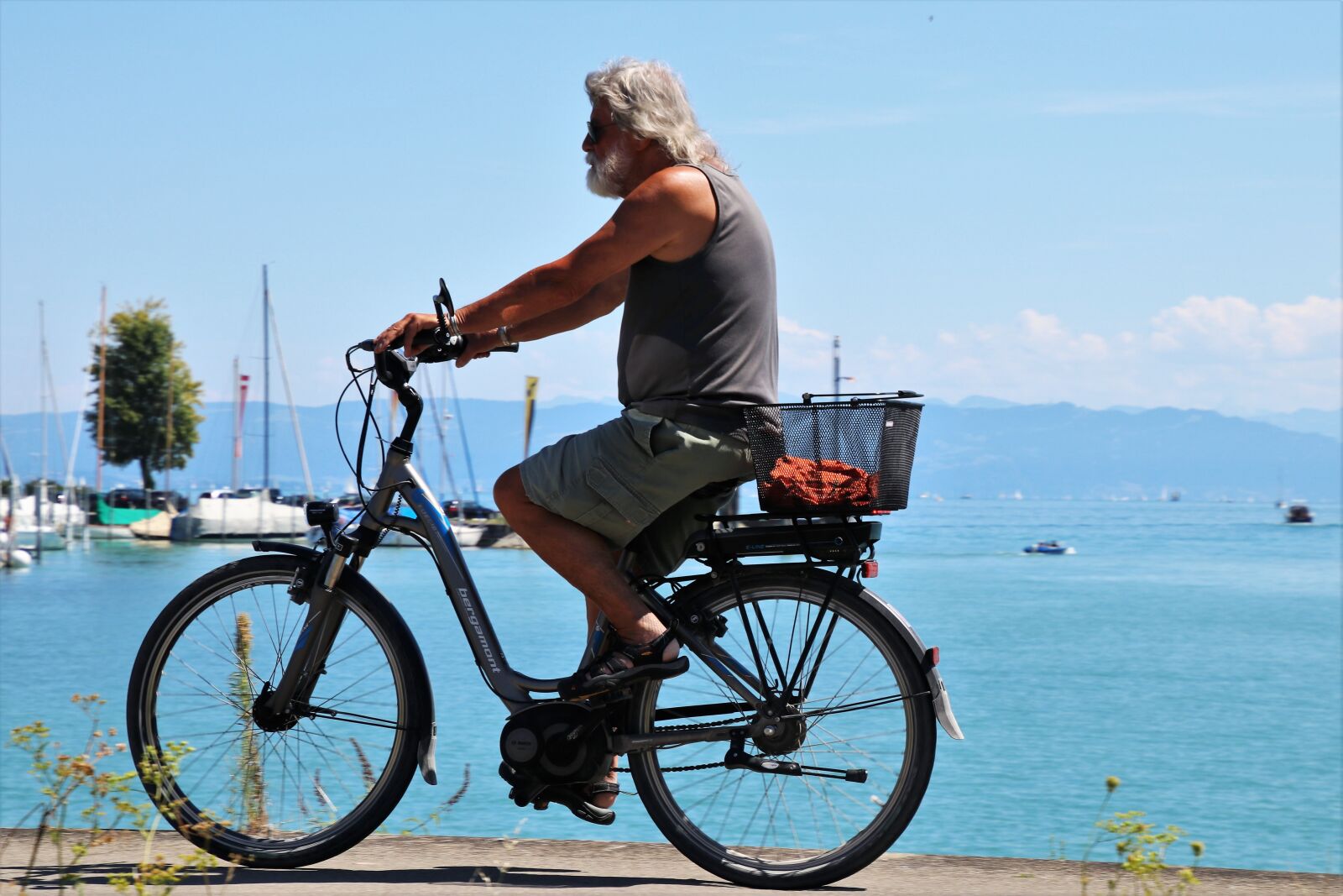 Canon EOS 80D sample photo. Bike, active holidays, beach photography