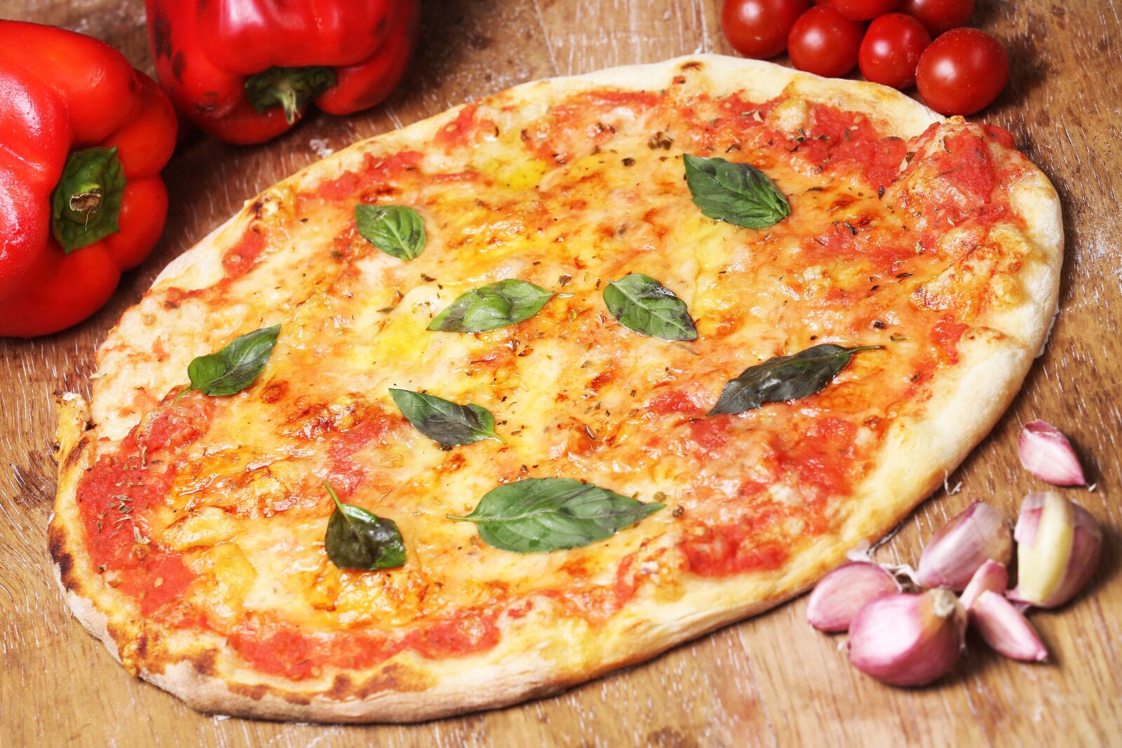 Canon EOS 6D + Canon EF 70-200mm F4L USM sample photo. Pizza, daisy, neapolitan photography