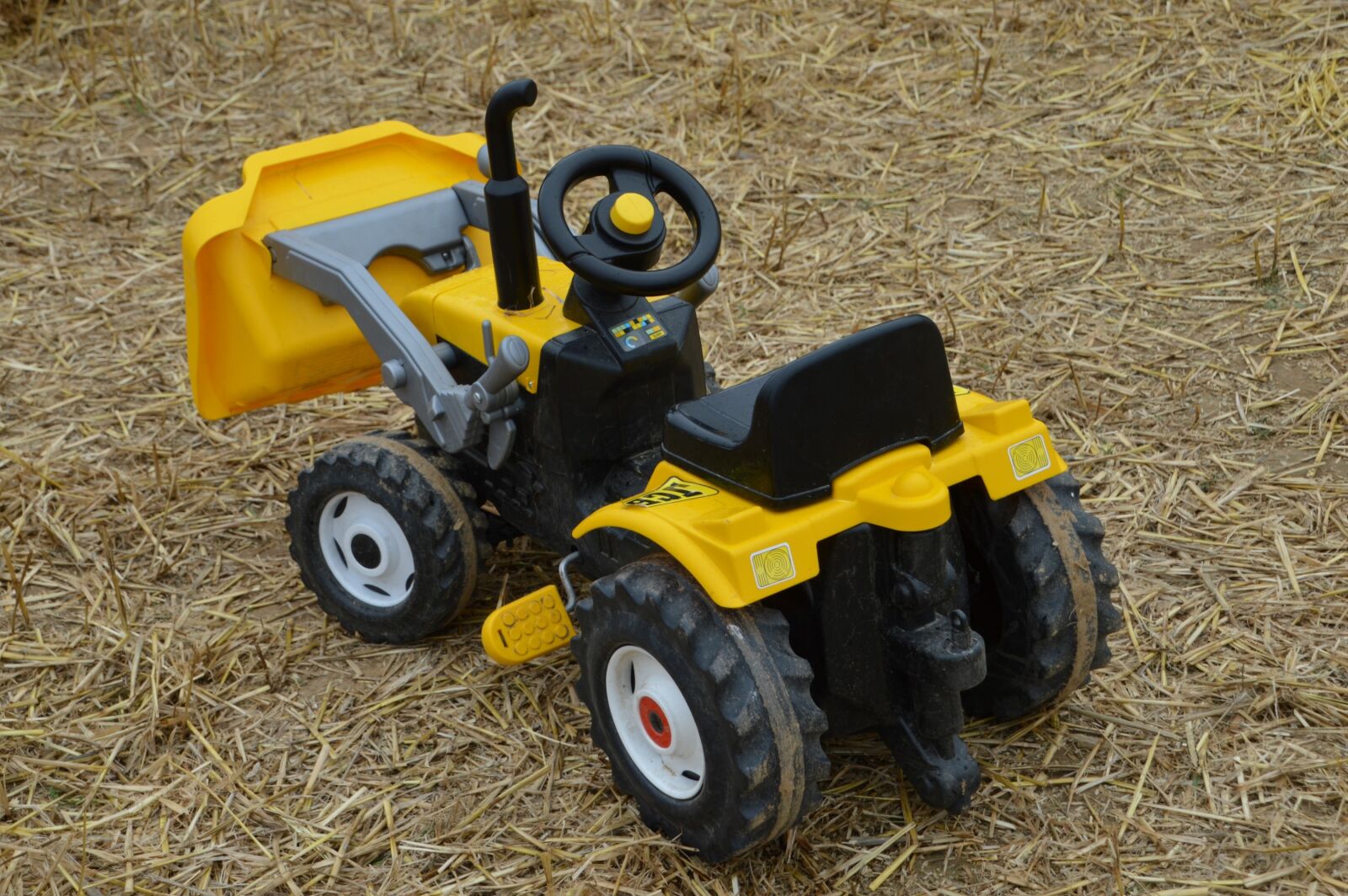 Nikon D3200 sample photo. Tractor, plastic, games photography