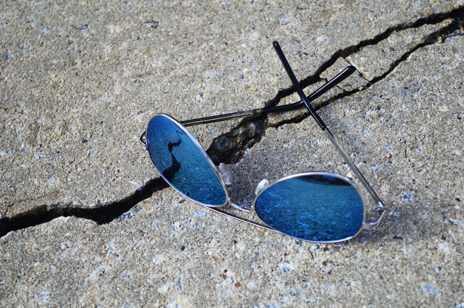 Nikon D3200 sample photo. Aviator, sunglasses, blue, concrete photography
