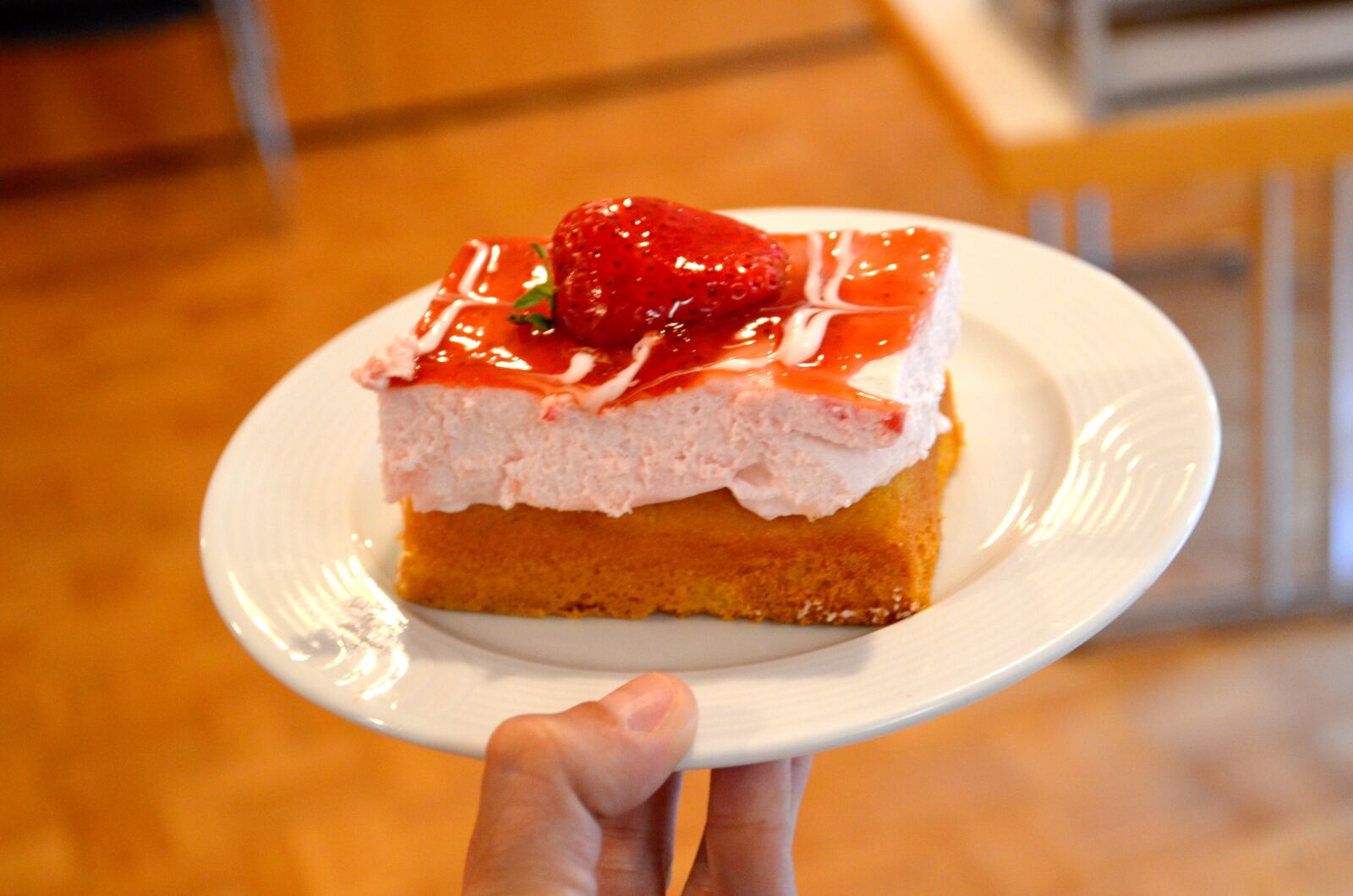 Nikon D5100 sample photo. Cake, strawberries, bisquit photography
