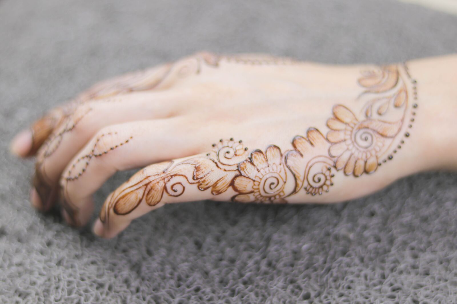 Canon EOS 80D sample photo. Tattoo, hand, henna photography