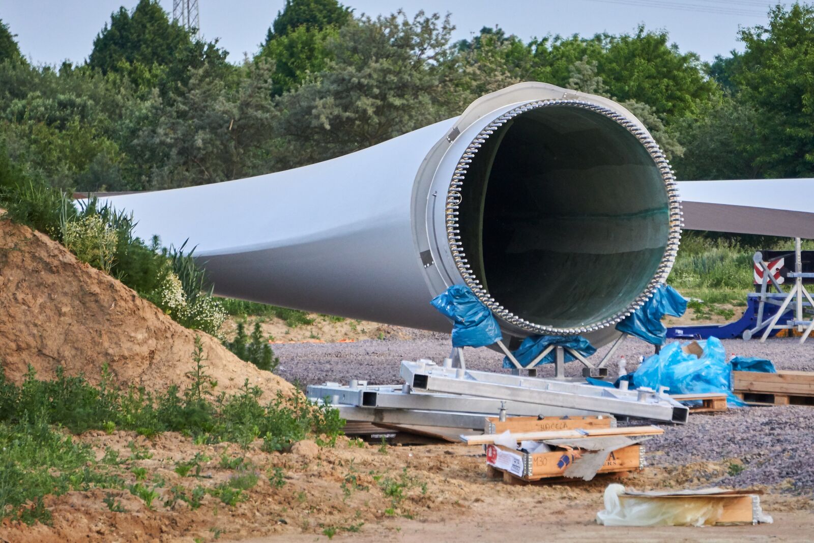 Sony E 55-210mm F4.5-6.3 OSS sample photo. Rotor blade, site, pinwheel photography