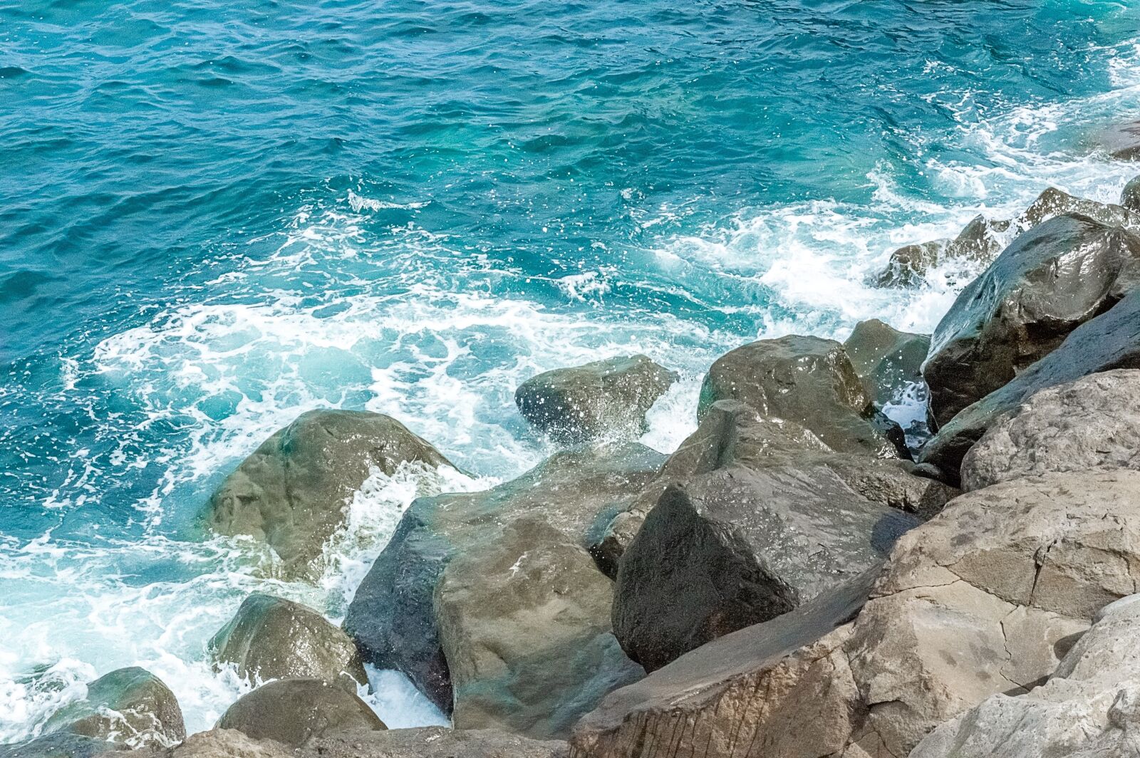 Nikon D3200 sample photo. Sea, stones, beach photography