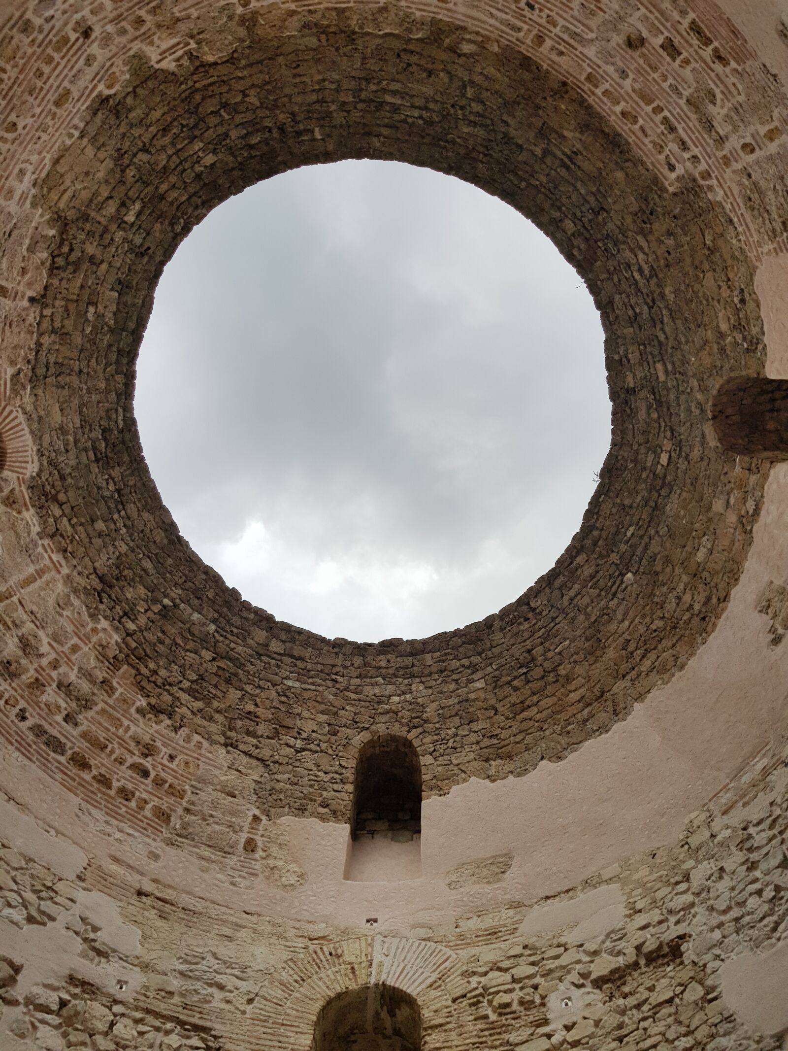 Samsung Galaxy S8 sample photo. Old, stone, building photography