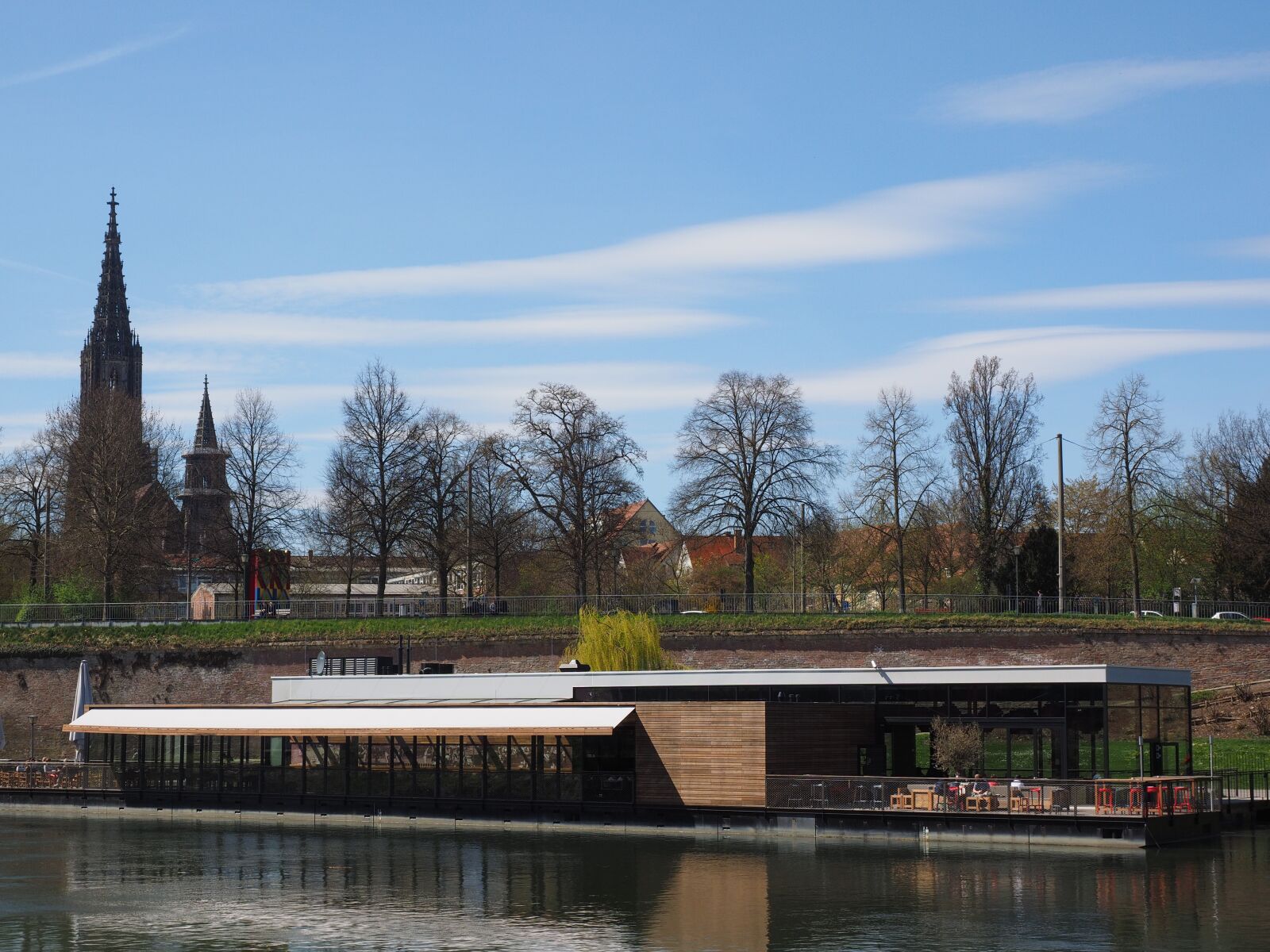 Olympus OM-D E-M1 + Olympus M.Zuiko Digital ED 12-40mm F2.8 Pro sample photo. Local, boathouse ulm, pontoon photography