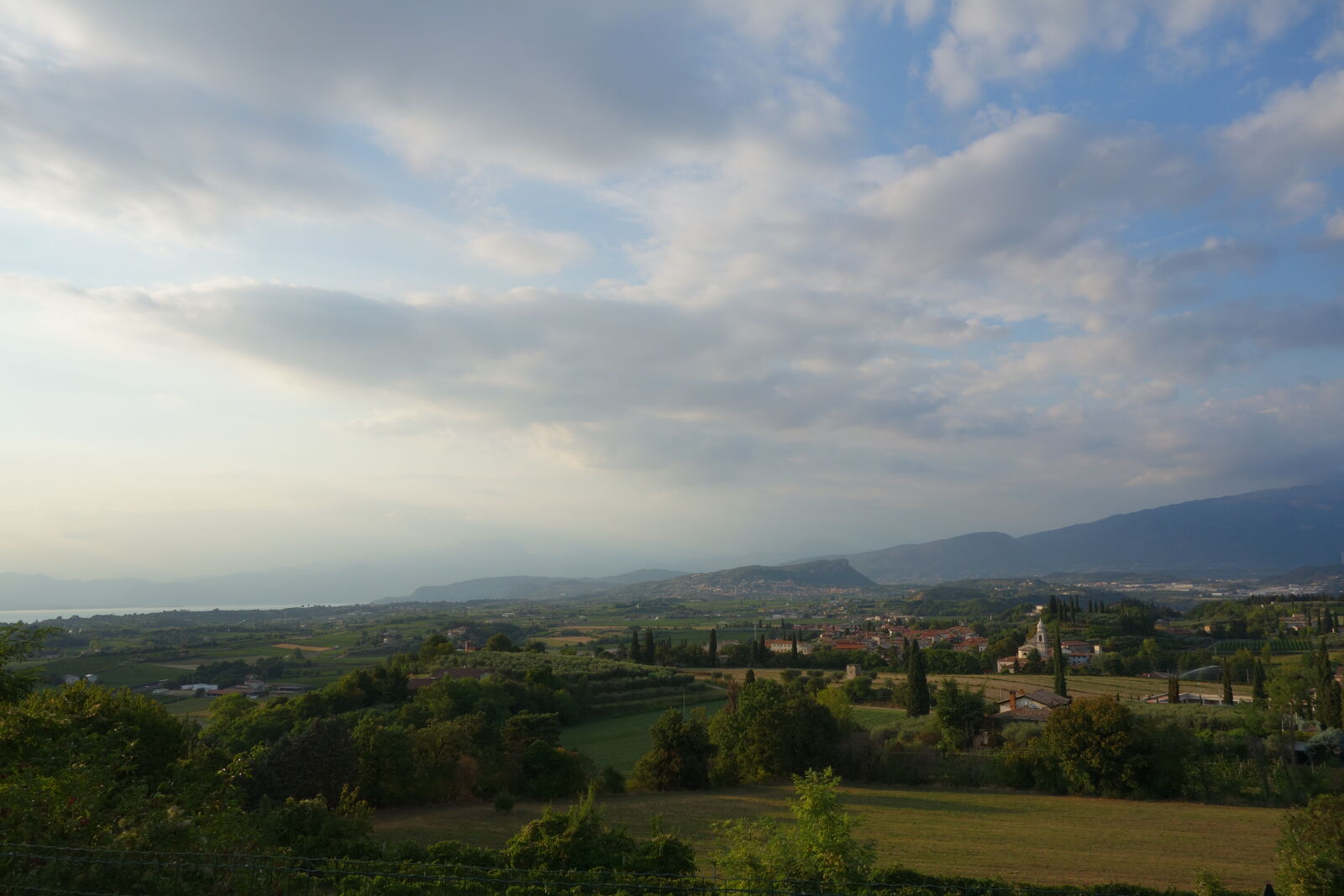 Sony Cyber-shot DSC-RX100 sample photo. Blue, sky, clouds, green photography