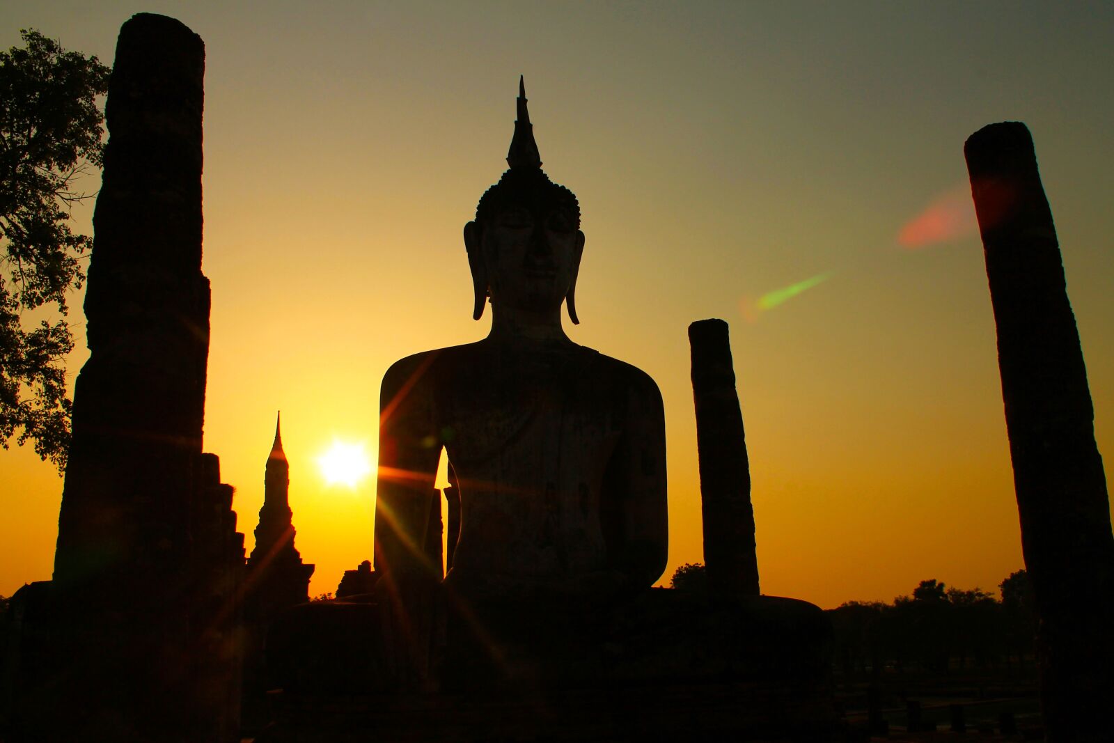 Canon EOS 1100D (EOS Rebel T3 / EOS Kiss X50) sample photo. Thailand, sukhothai, sunset photography