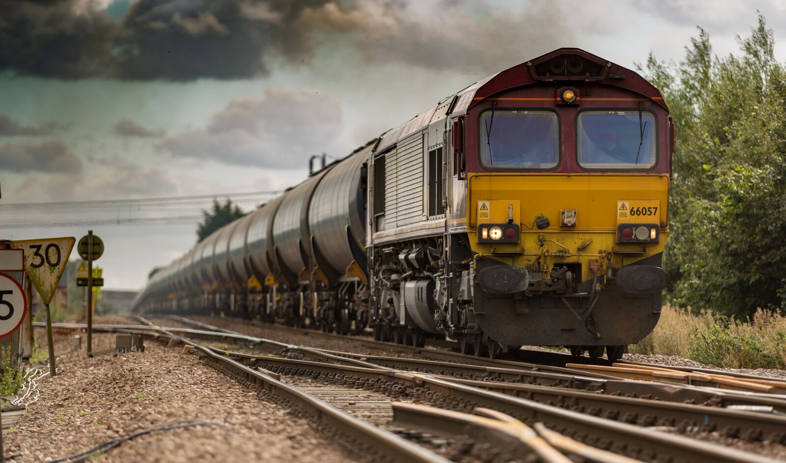 Canon EOS 5D Mark III sample photo. Railtrack, railway, rocks photography
