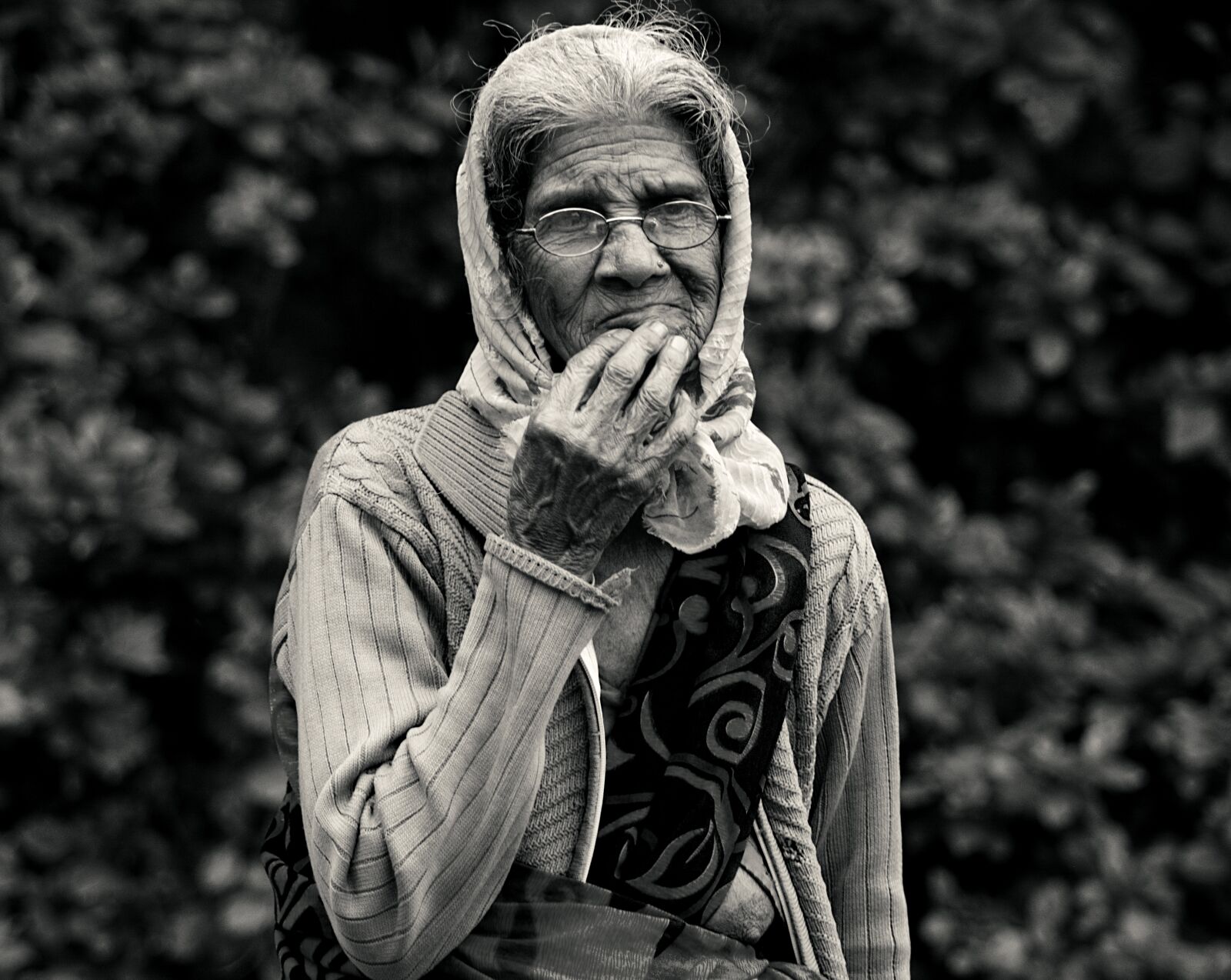 Nikon D5200 sample photo. Old lady, black and photography