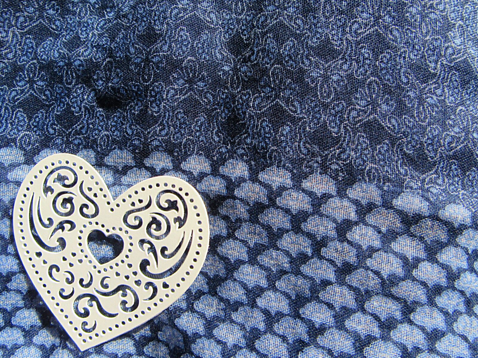 Canon PowerShot SX610 HS sample photo. The heart of, white photography