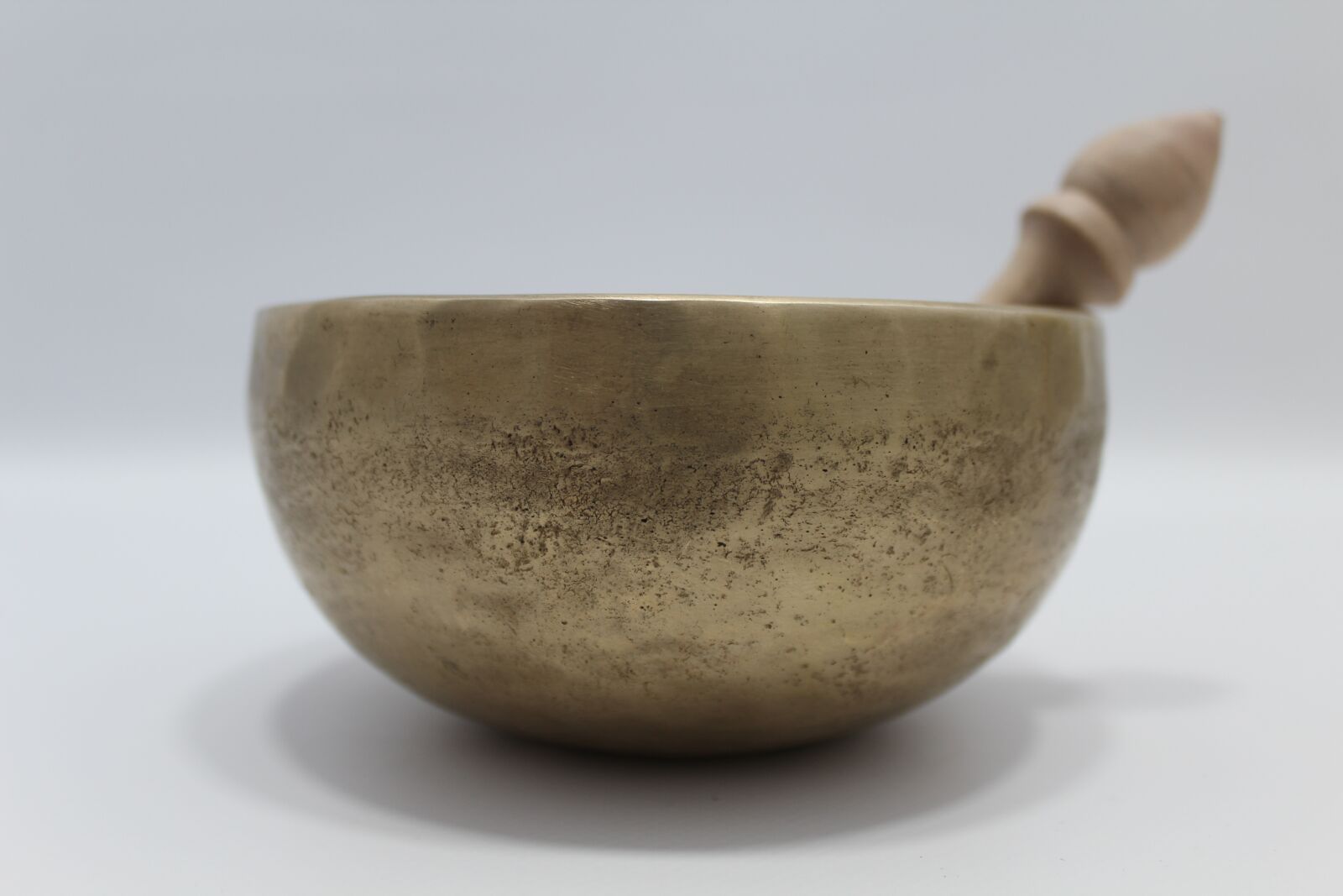 Canon EOS 1200D (EOS Rebel T5 / EOS Kiss X70 / EOS Hi) sample photo. Tibetan singing bowl stick photography