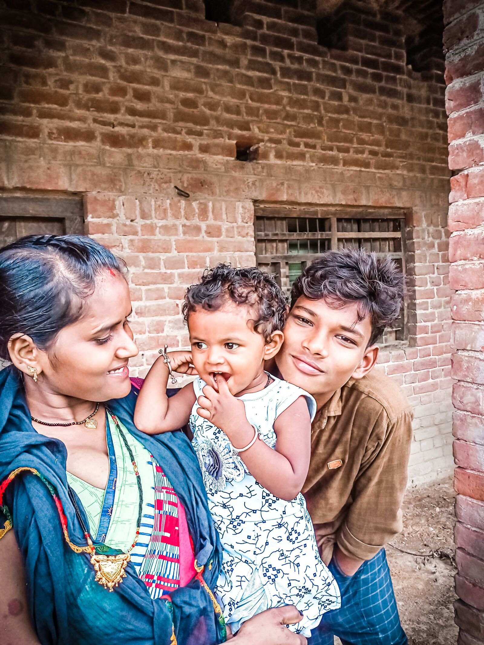 Realme C3 sample photo. Mom, baby, brother photography