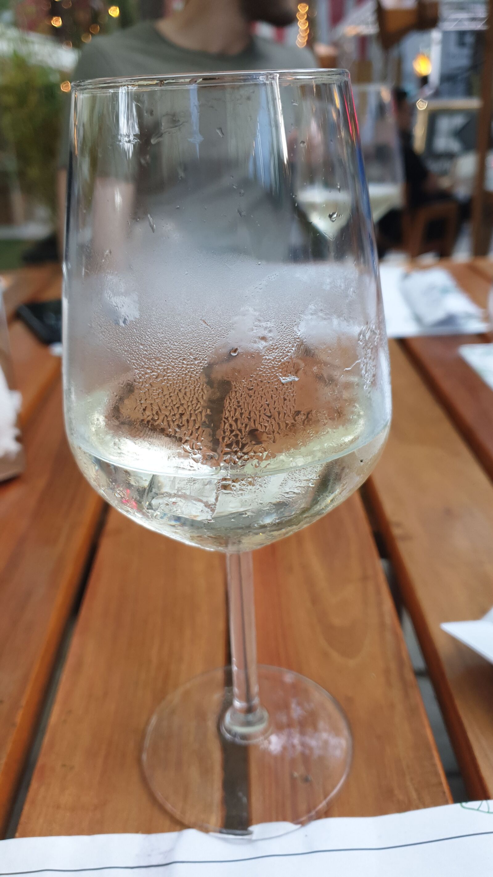 Samsung Galaxy S9 sample photo. Wine glass, white wine photography