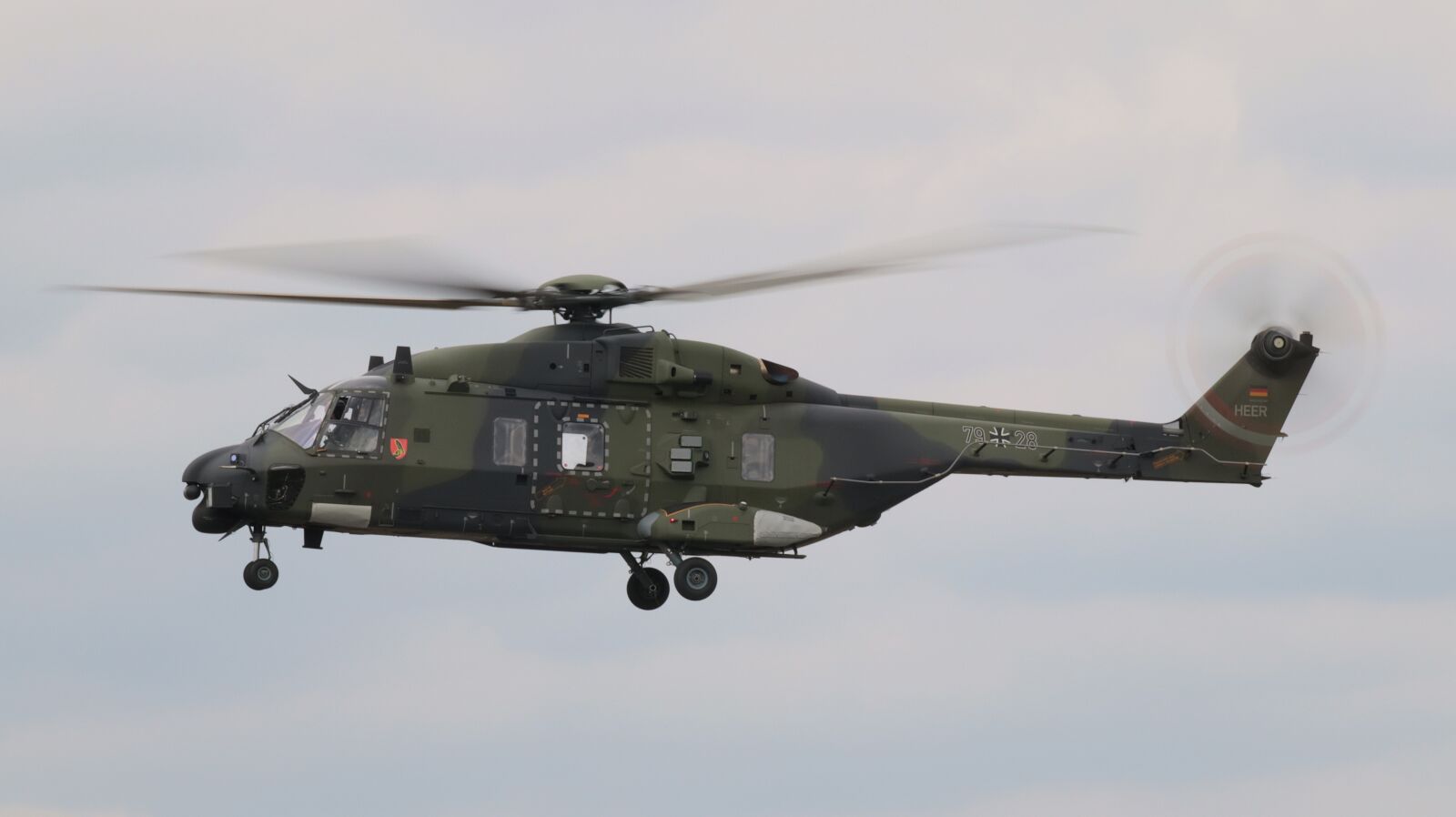 150-600mm F5-6.3 DG OS HSM | Contemporary 015 sample photo. Helicopter, military, flying photography