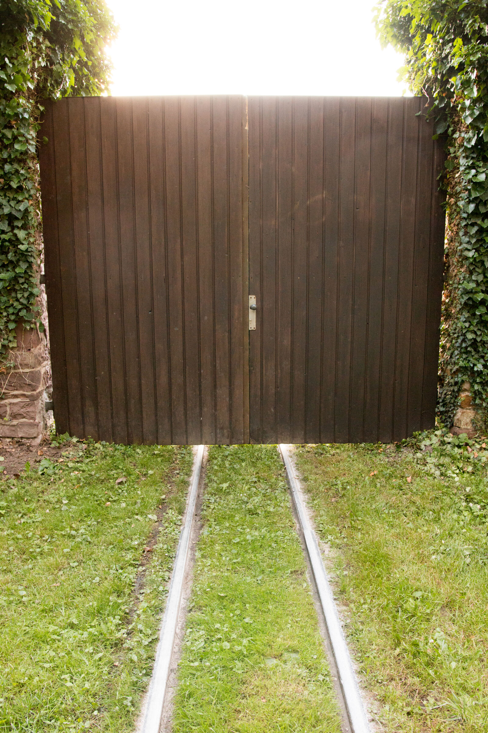 Sigma 18-35mm F1.8 DC HSM Art sample photo. Door, germany, grass, karlsruhe photography