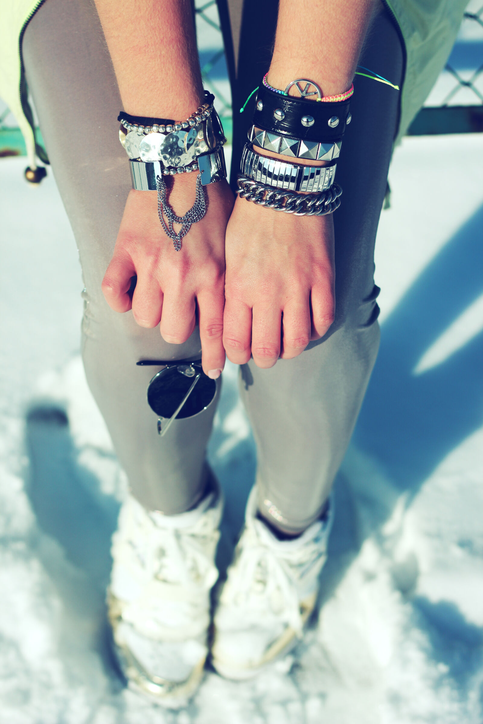 Canon EOS 600D (Rebel EOS T3i / EOS Kiss X5) + Canon EF 50mm F1.8 II sample photo. Silver, bracelets photography