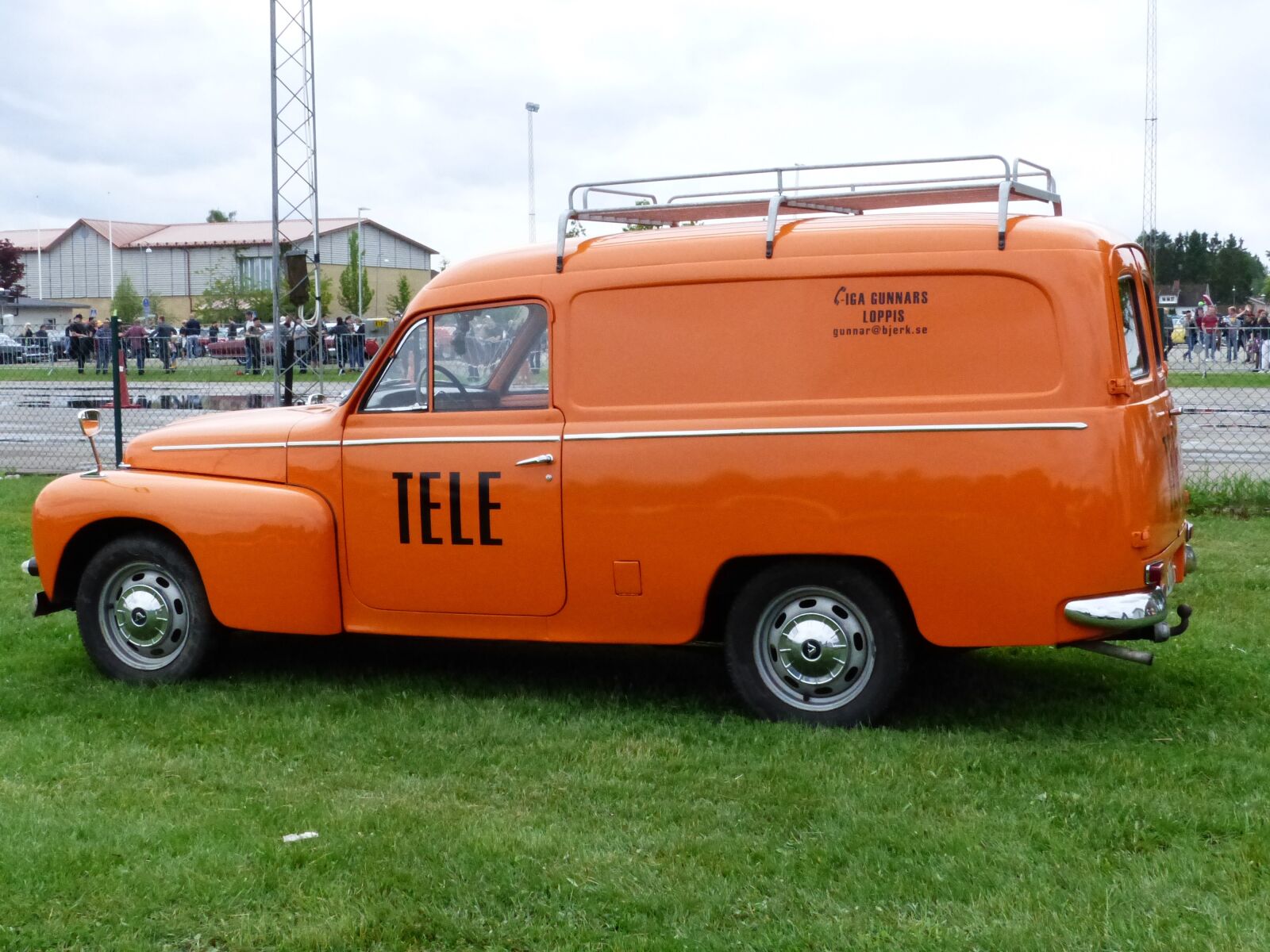 Panasonic Lumix DMC-FZ200 sample photo. Car show, sweden, van photography
