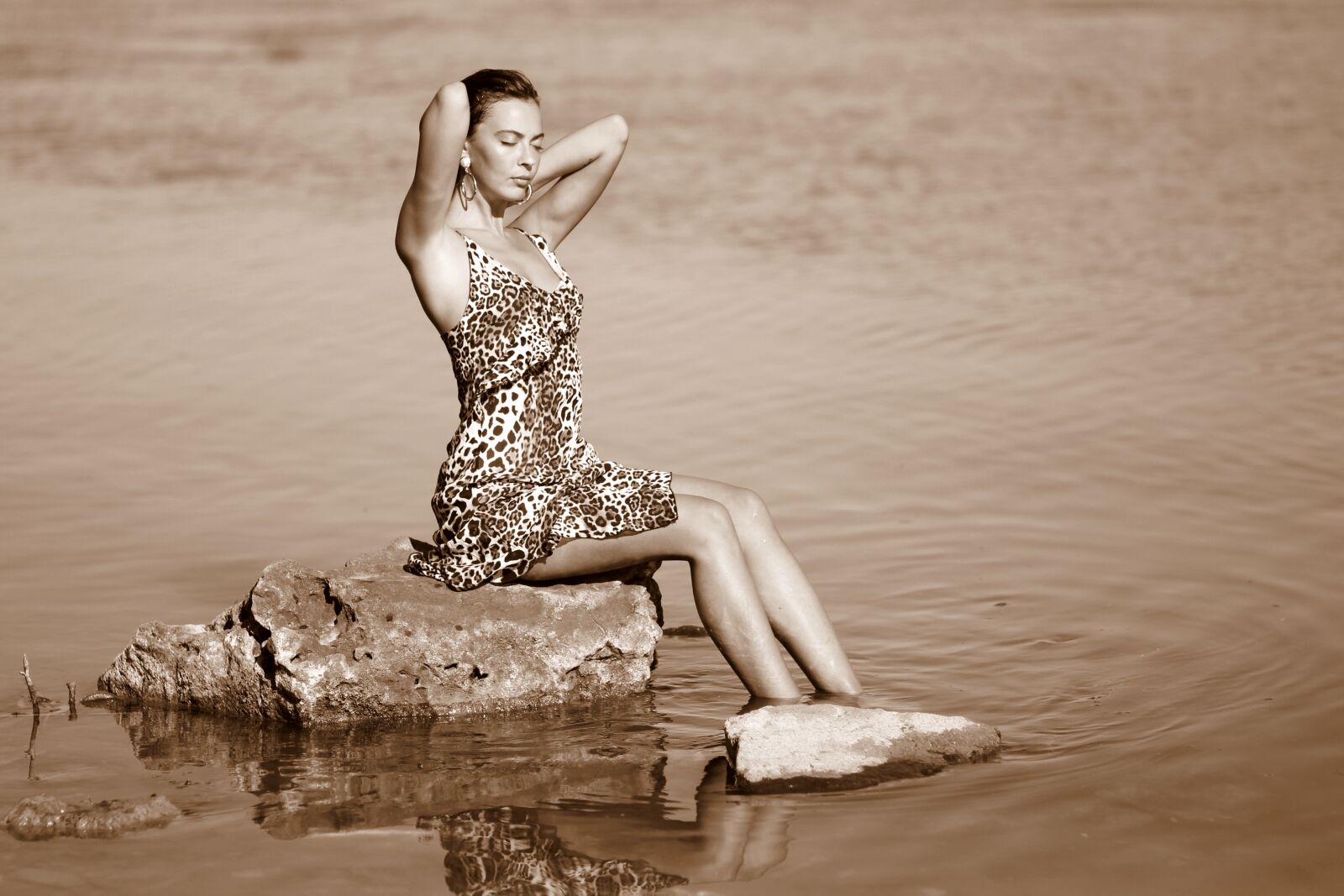 Canon EOS 700D (EOS Rebel T5i / EOS Kiss X7i) + Canon EF 85mm F1.8 USM sample photo. Girl, wild, water photography