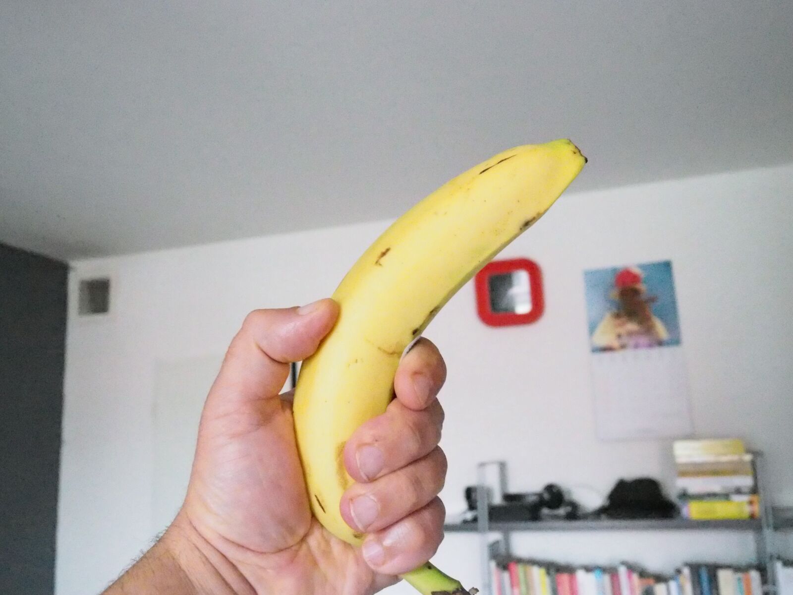 Olympus M.Zuiko Digital 17mm F1.8 sample photo. Banana, hand, movement 1 photography