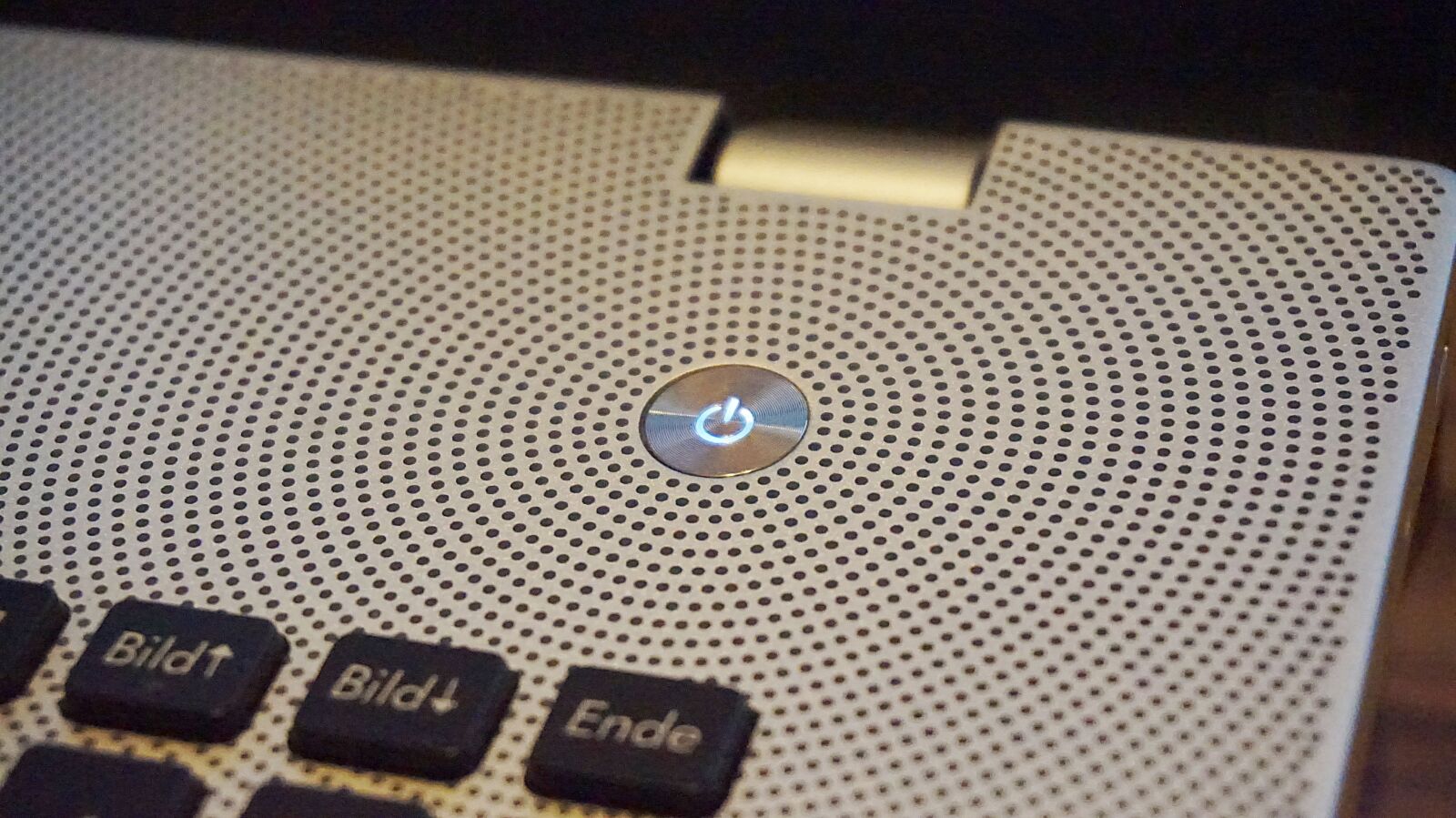 Sony Alpha a5000 (ILCE 5000) sample photo. Switch, pc, laptop photography