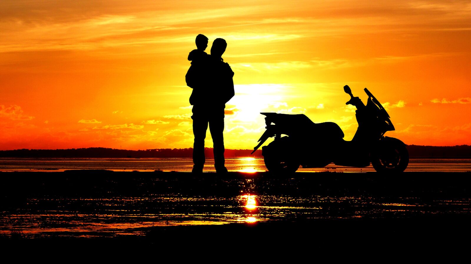 Panasonic Lumix DMC-FZ200 sample photo. Sunset, scooter, pere photography