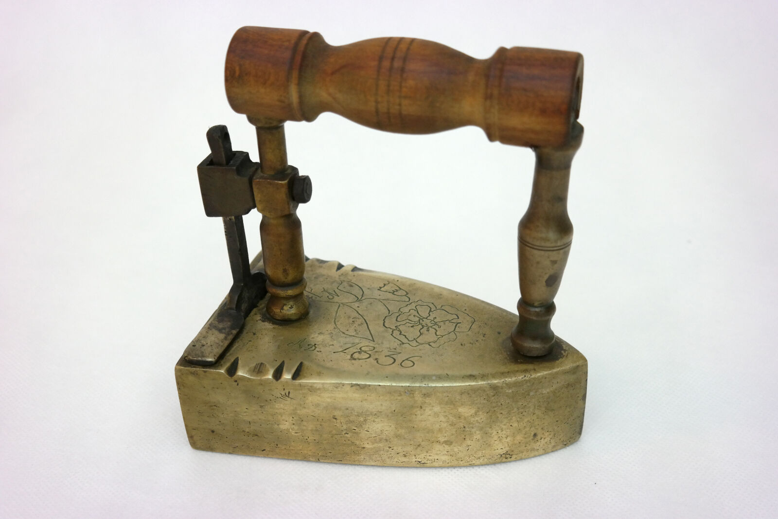 Samsung NX300 sample photo. Antique, bronze, iron photography