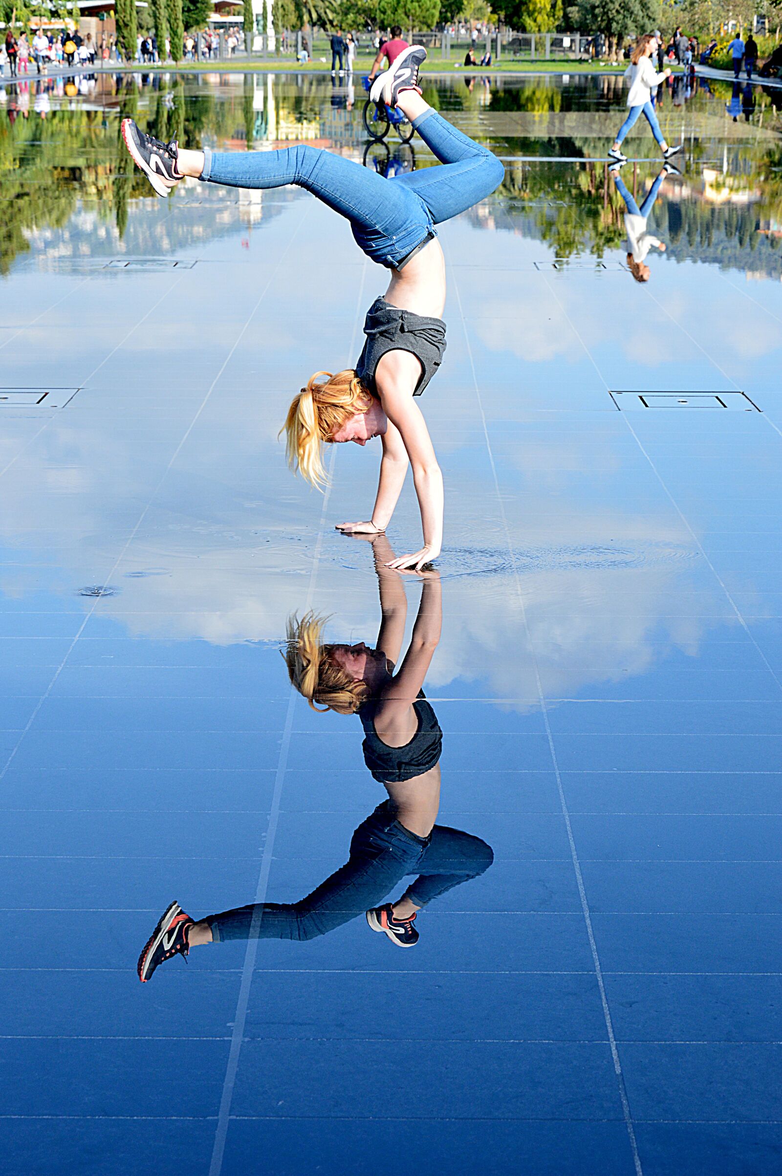 Nikon D3200 sample photo. Water mirror, reflection, fountain photography