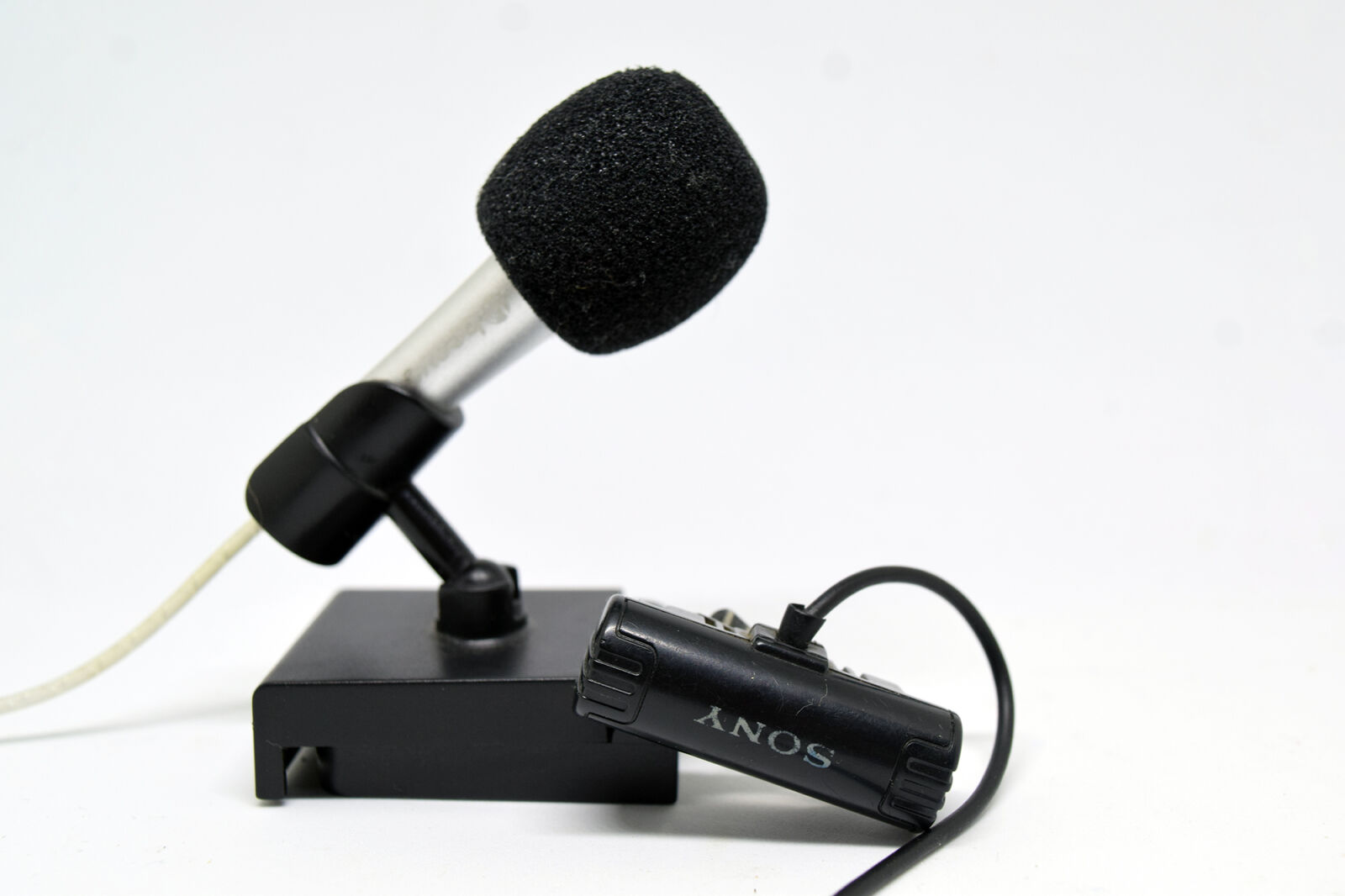 Nikon D3300 sample photo. Beevo, mic, microphone, music photography