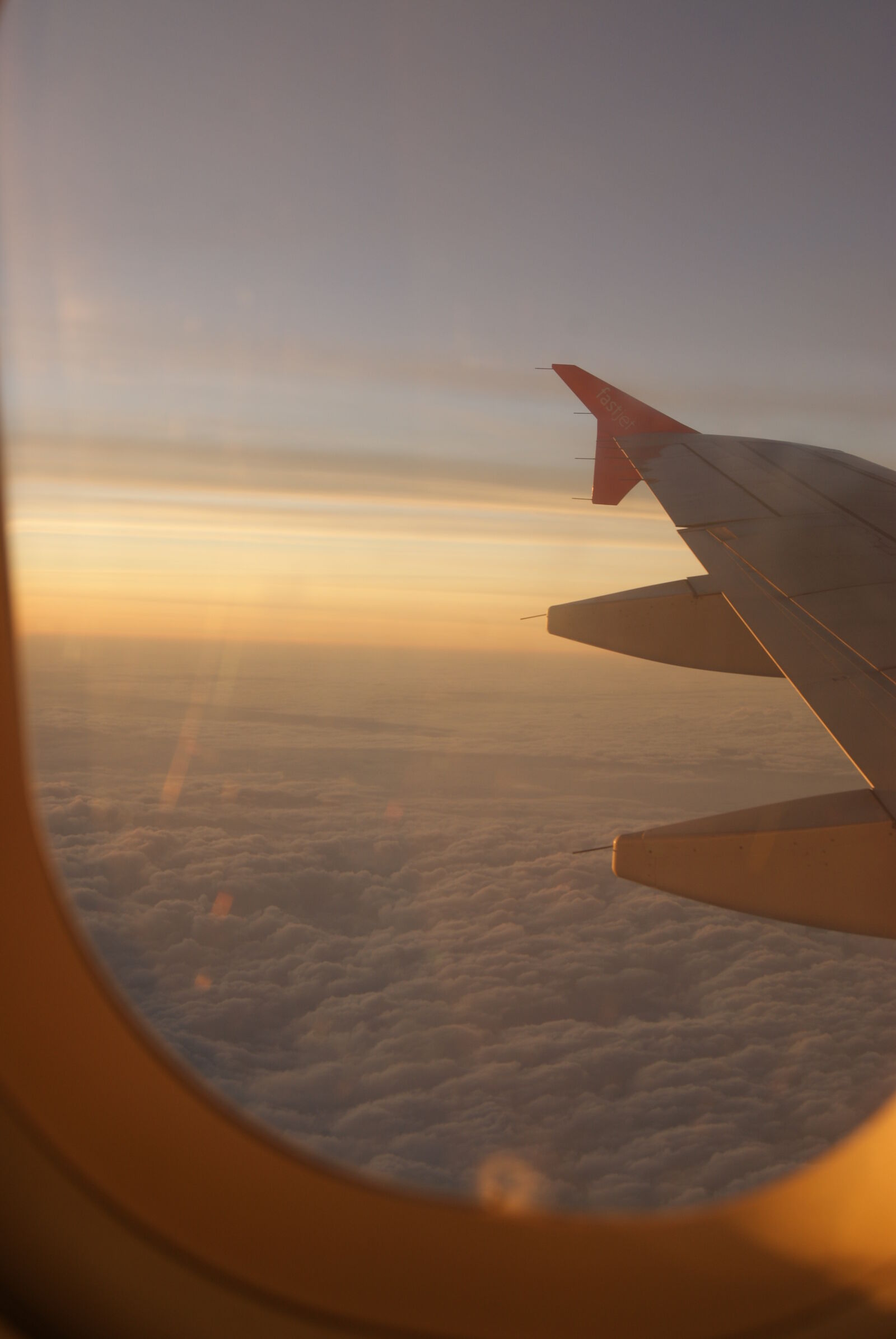 Sony Alpha DSLR-A230 sample photo. Airplane, plane, skies, windows photography