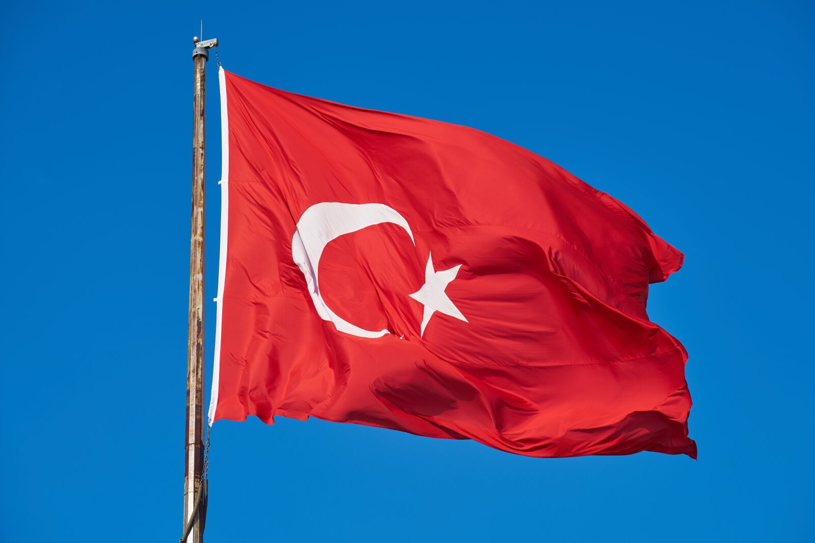 Sony a7R II + Sony FE 70-200mm F4 G OSS sample photo. Turkey, flag, turkish photography