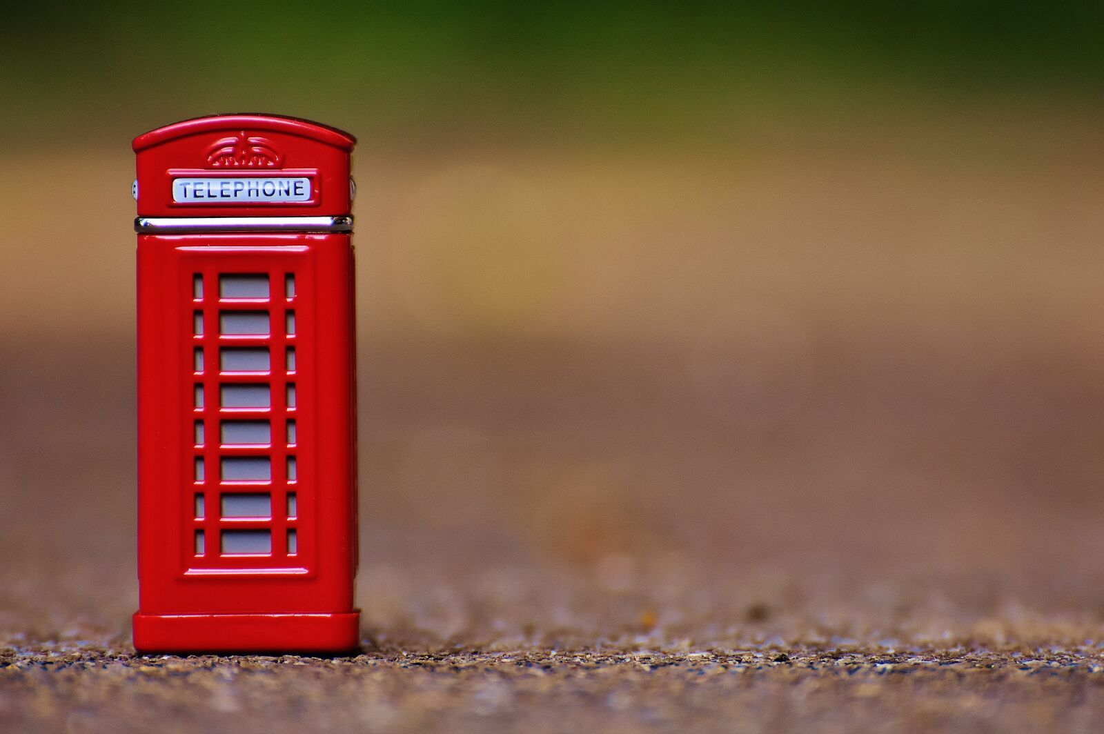 Nikon D7200 sample photo. Phone booth, english, phone photography