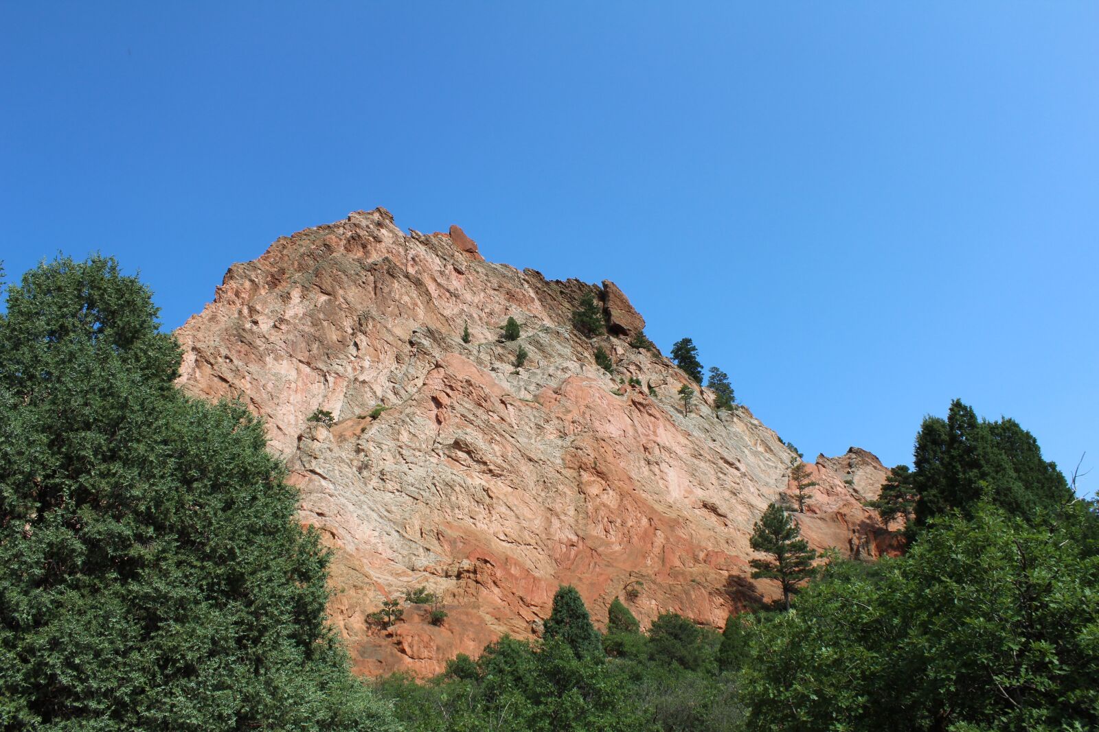 Canon EOS 1300D (EOS Rebel T6 / EOS Kiss X80) sample photo. Mountain, peak, landscape photography