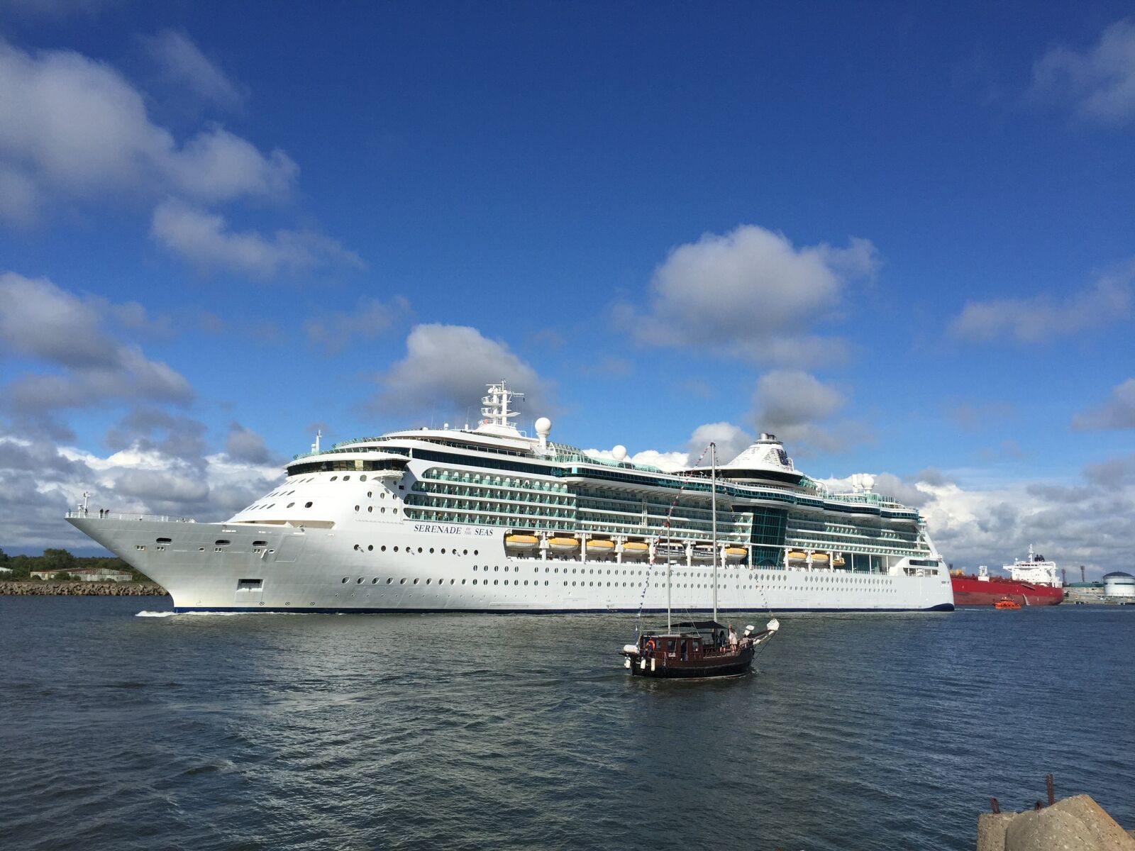 Apple iPhone 6 sample photo. Cruise, sea, ship photography