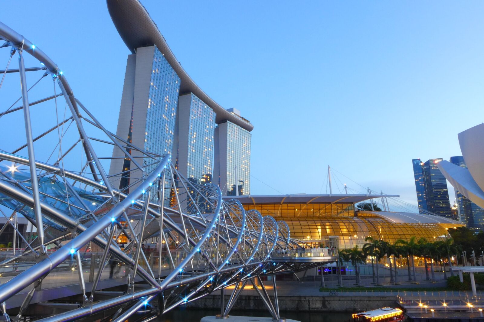 Leica D-Lux 6 sample photo. Mbs, singapore, blue hour photography