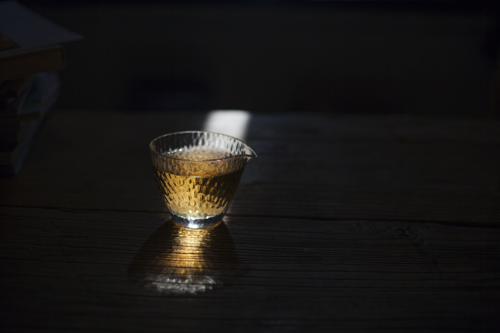 Canon EOS 5D Mark II sample photo. Still life, dark, drink photography