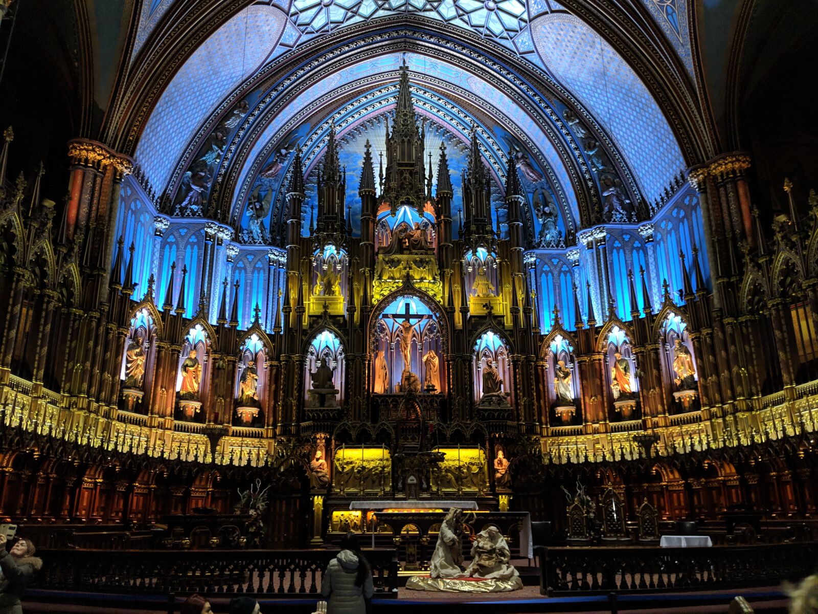 Google Pixel 2 sample photo. Cathedral, interior, notre-dame basilica photography