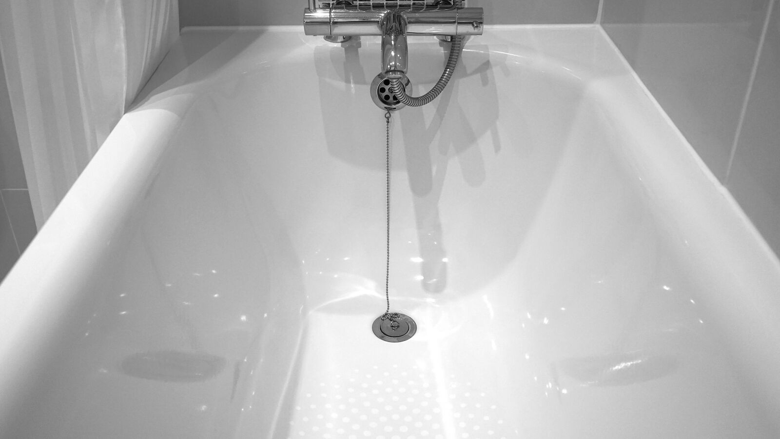 Sony a7 + Sony FE 28-70mm F3.5-5.6 OSS sample photo. Bath, tub, bathroom photography