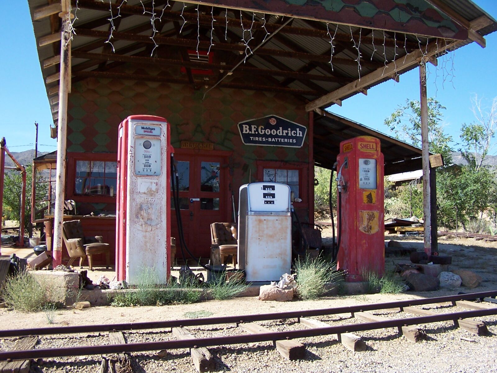 Kodak DX6490 ZOOM DIGITAL CAMERA sample photo. Gas, station, old, town photography