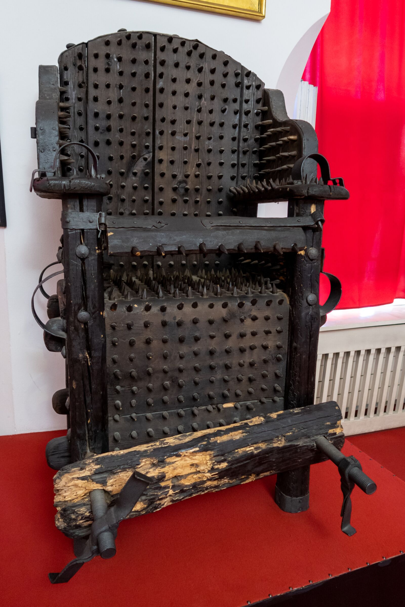 Canon PowerShot G7 X Mark II sample photo. Medieval torture chair, nails photography