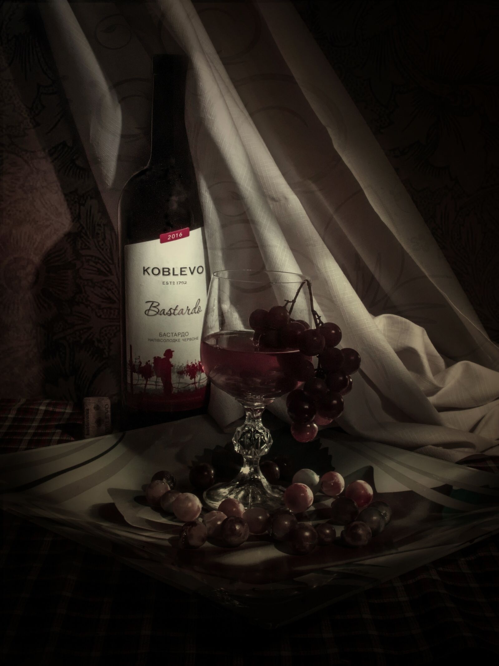 Canon PowerShot A590 IS sample photo. Bottle, glass, grapes photography