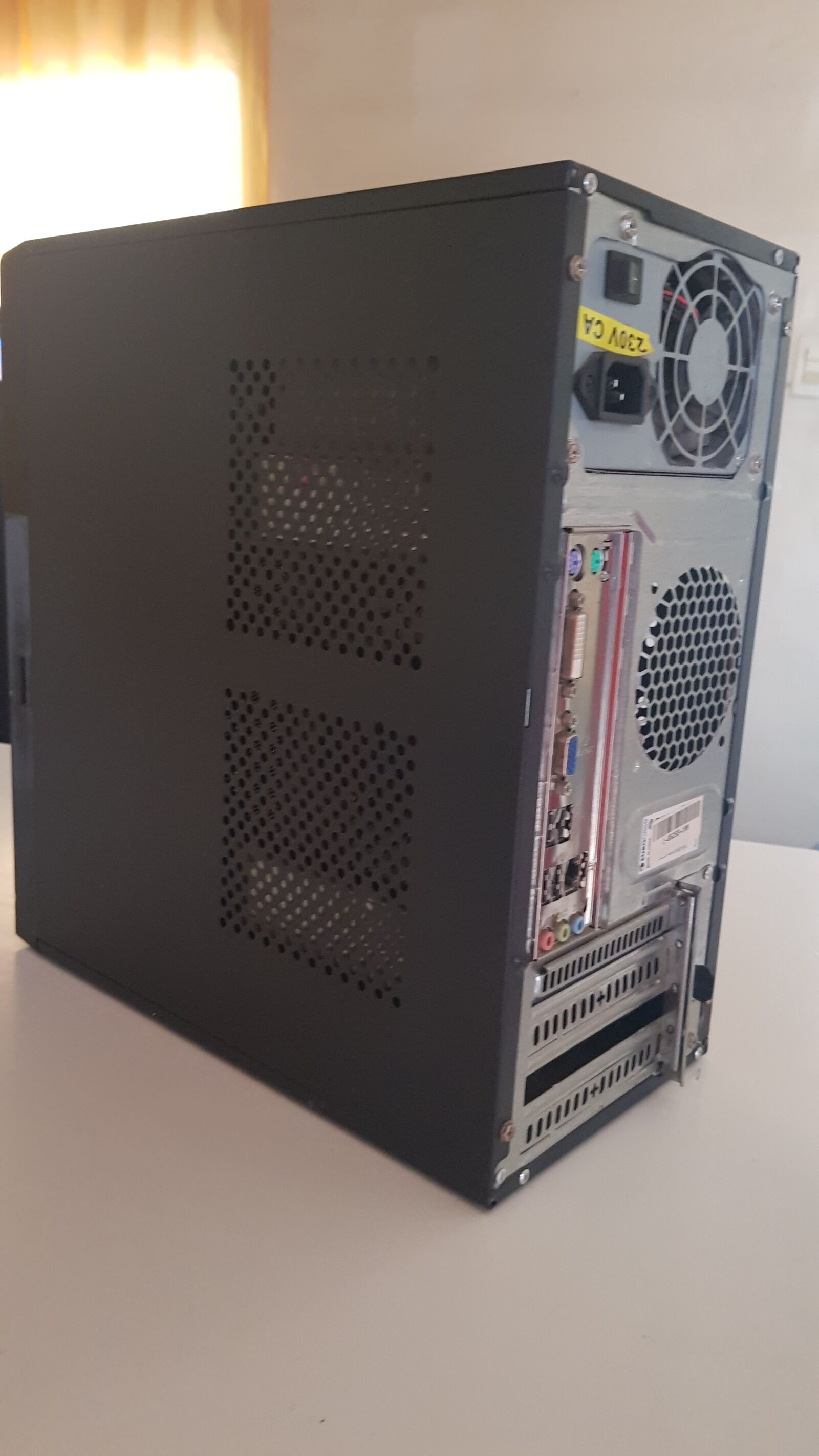 Samsung Galaxy S8+ sample photo. Computer, desktop, pc photography