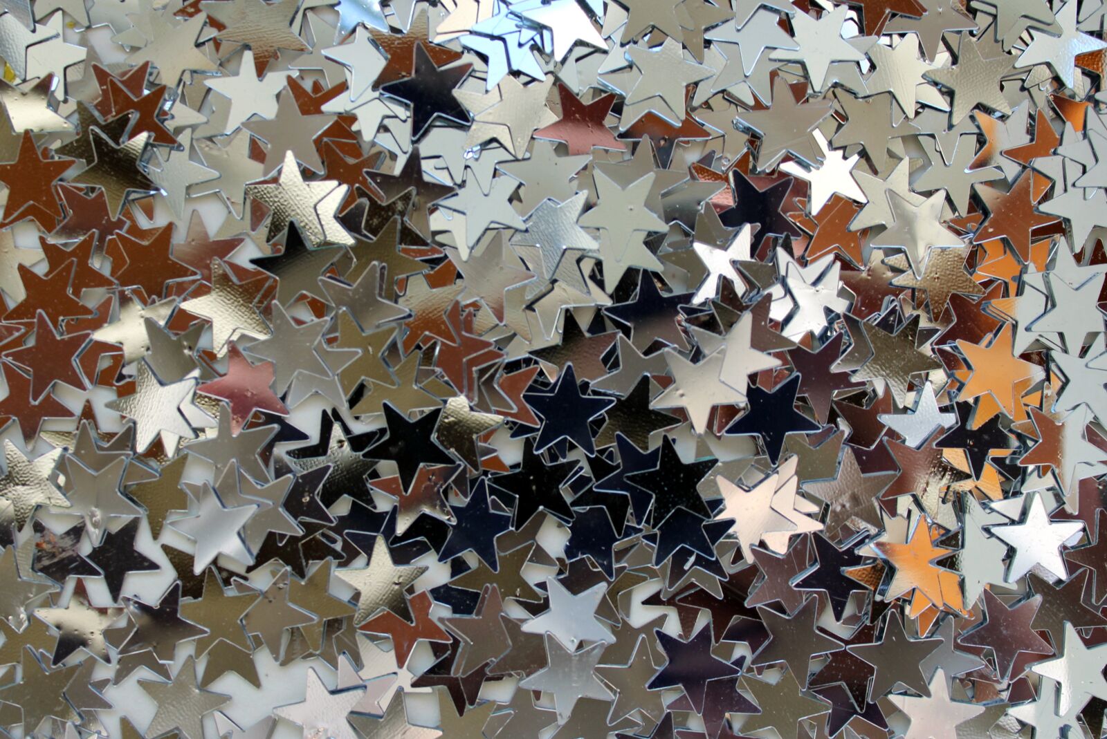 Canon EOS 1200D (EOS Rebel T5 / EOS Kiss X70 / EOS Hi) sample photo. Stars, confetti, celebrities photography
