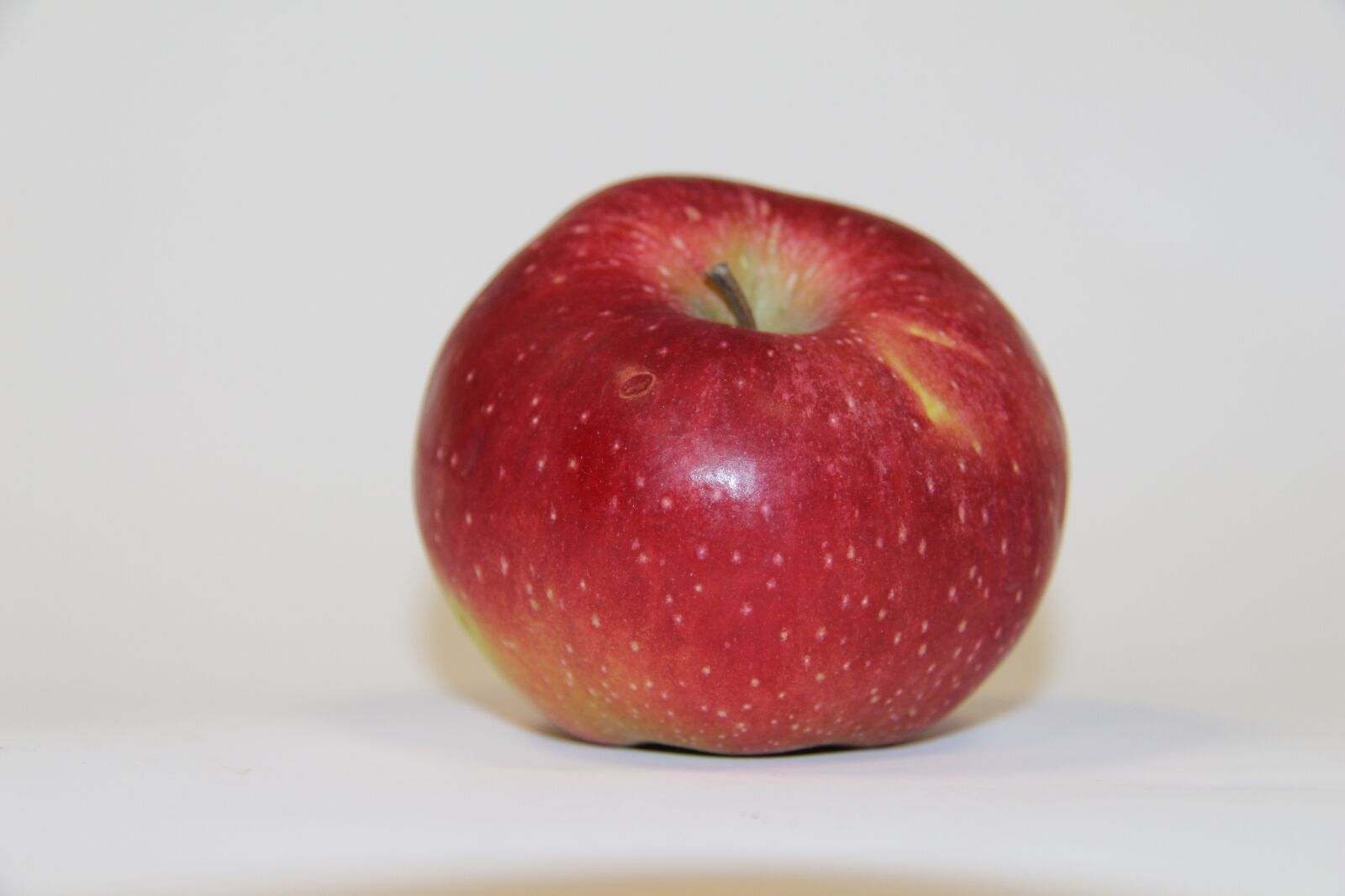 Canon EF-S 17-85mm F4-5.6 IS USM sample photo. Apples, fruit, health photography